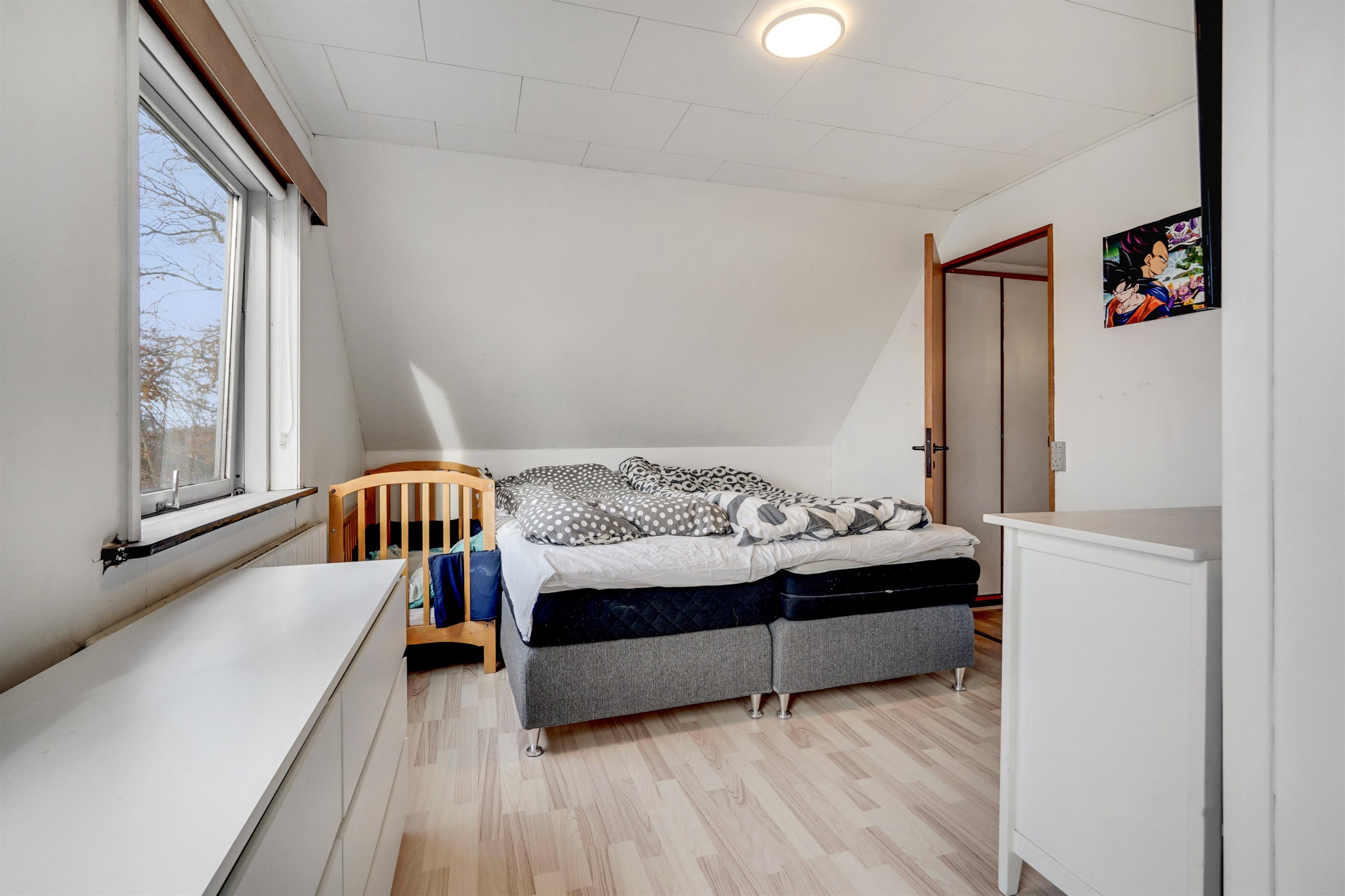 Fremhævet soveværelse billede i fuldskærmstilstand. Billede af Gl Roustvej 1, 6800 Varde