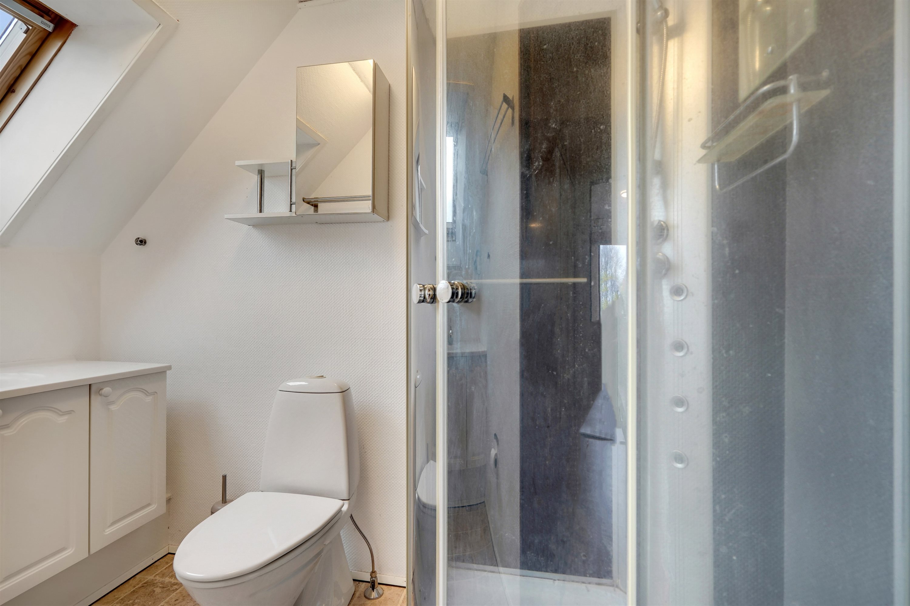 Fremhævet badeværelse billede i fuldskærmstilstand. Billede af Gl Roustvej 1, 6800 Varde