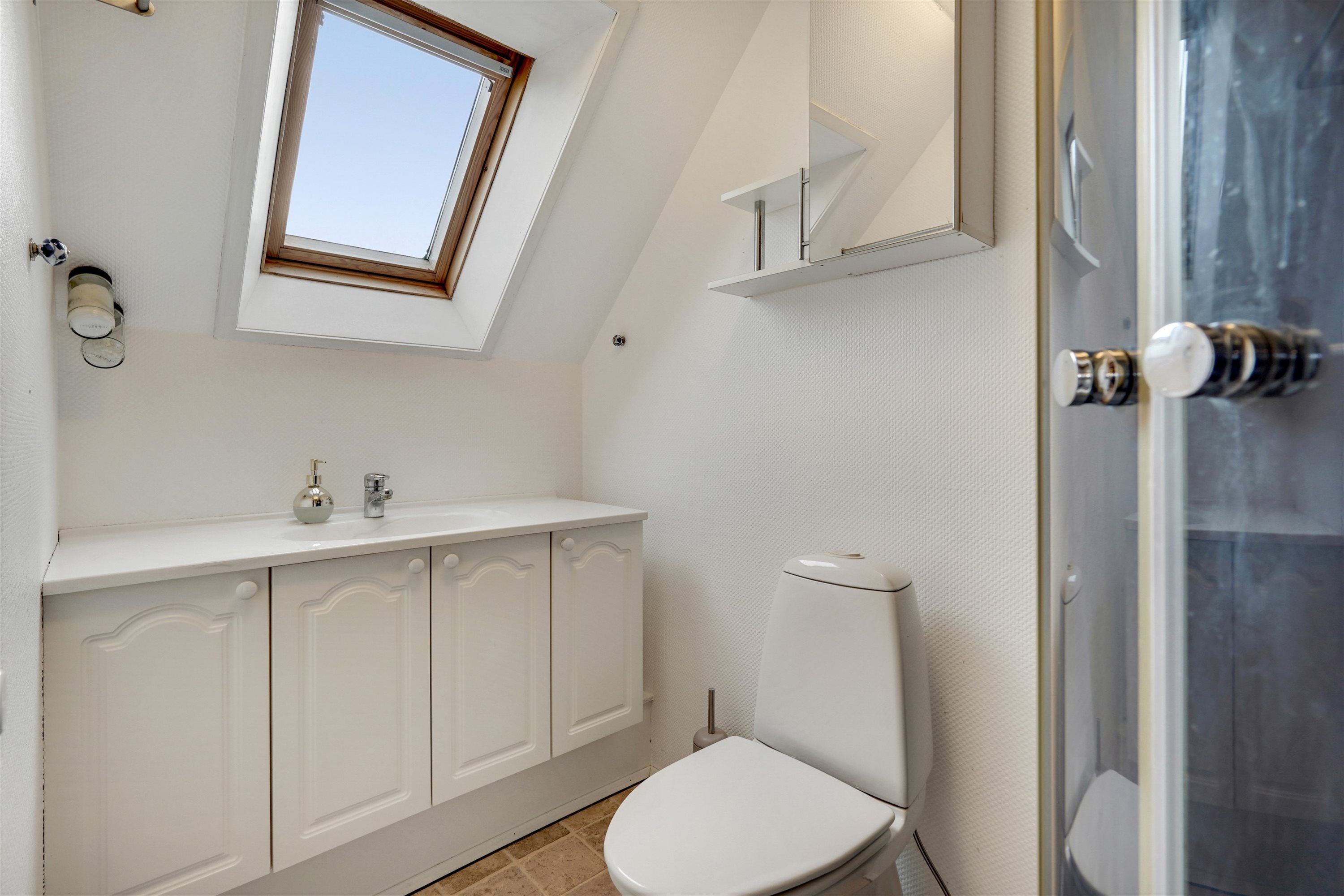 Fremhævet badeværelse billede i fuldskærmstilstand. Billede af Gl Roustvej 1, 6800 Varde