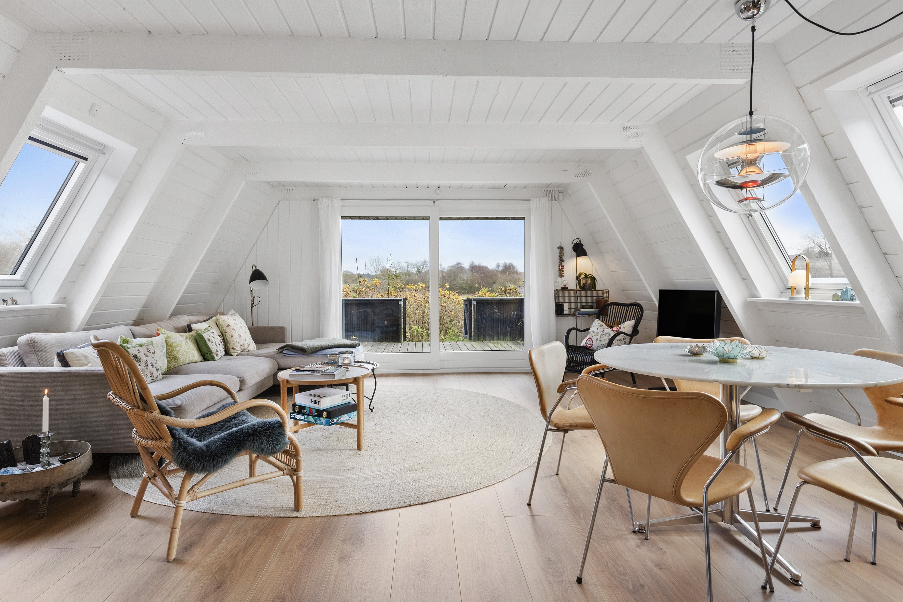 Fremhævet stue billede i fuldskærmstilstand. Billede af Golfsvinget 140, Gatten, 9640 Farsø