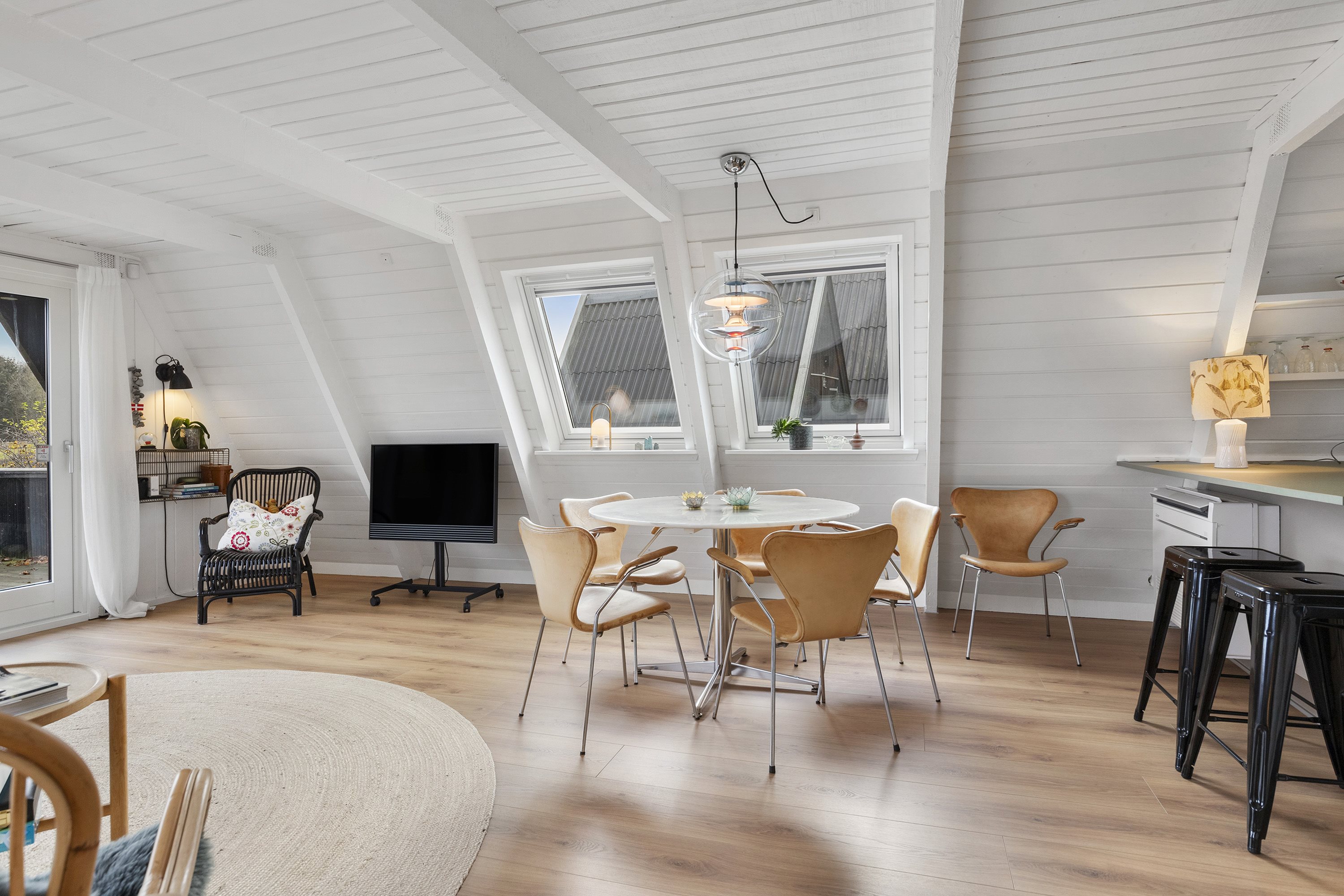 Fremhævet stue billede i fuldskærmstilstand. Billede af Golfsvinget 140, Gatten, 9640 Farsø