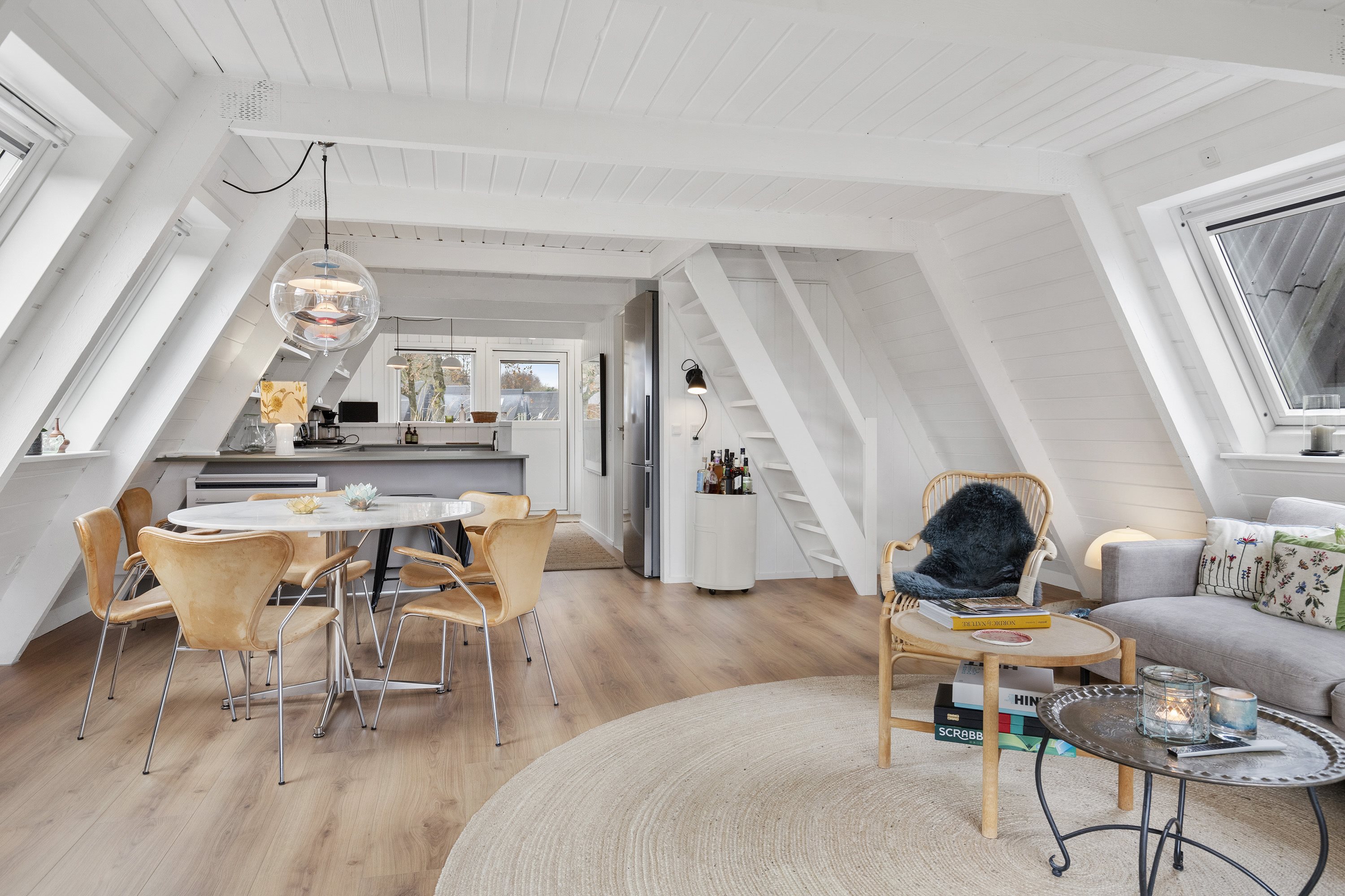 Fremhævet stue billede i fuldskærmstilstand. Billede af Golfsvinget 140, Gatten, 9640 Farsø