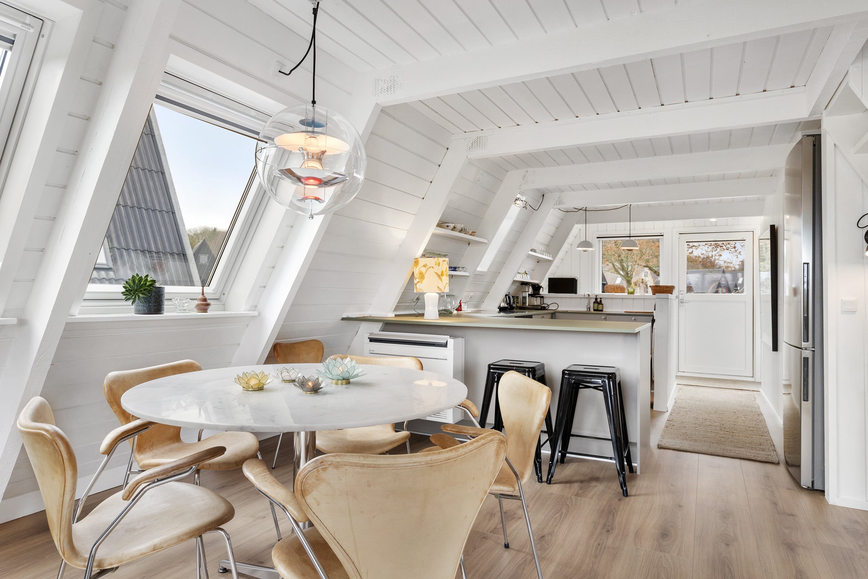 Fremhævet stue billede i fuldskærmstilstand. Billede af Golfsvinget 140, Gatten, 9640 Farsø