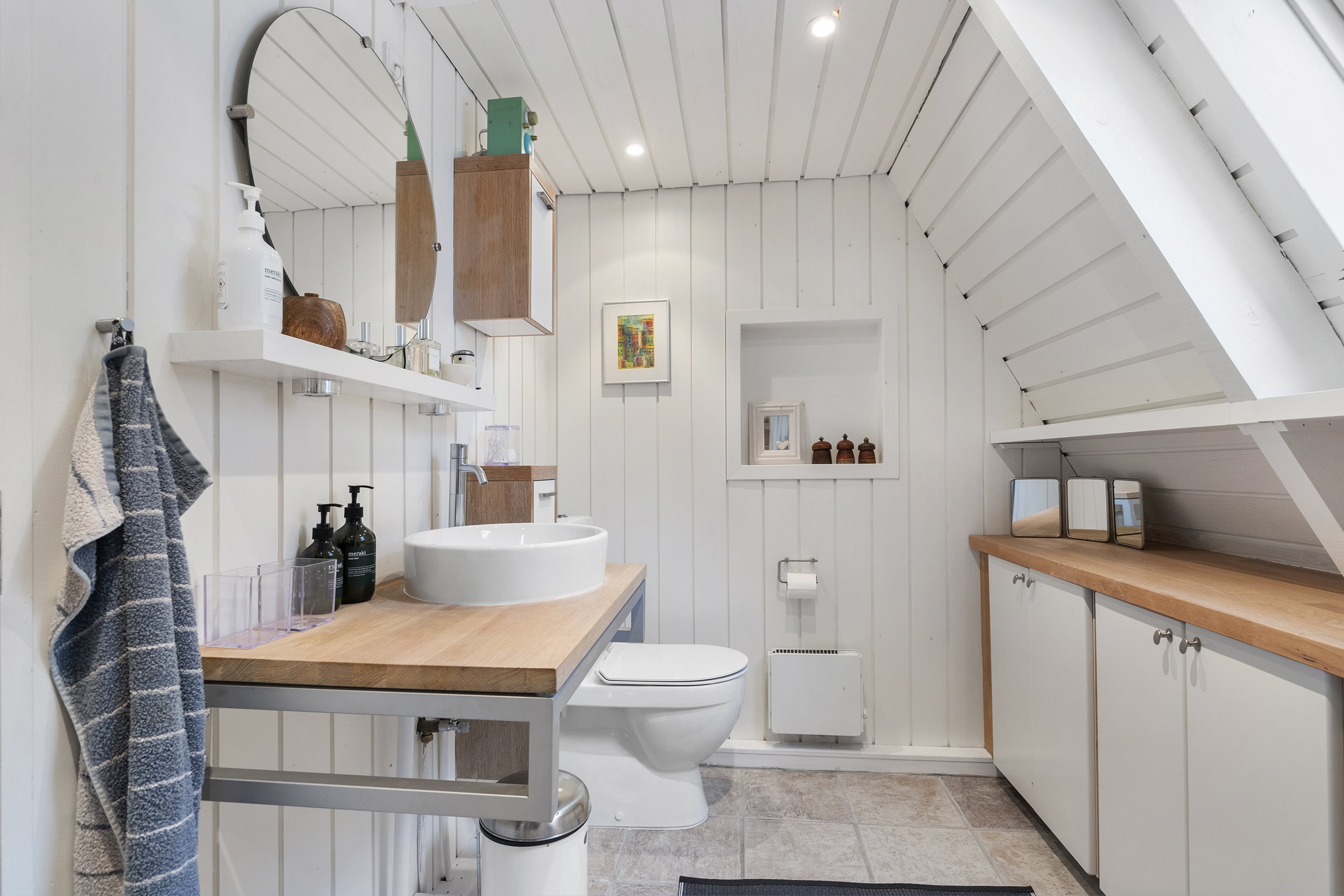 Fremhævet badeværelse billede i fuldskærmstilstand. Billede af Golfsvinget 140, Gatten, 9640 Farsø