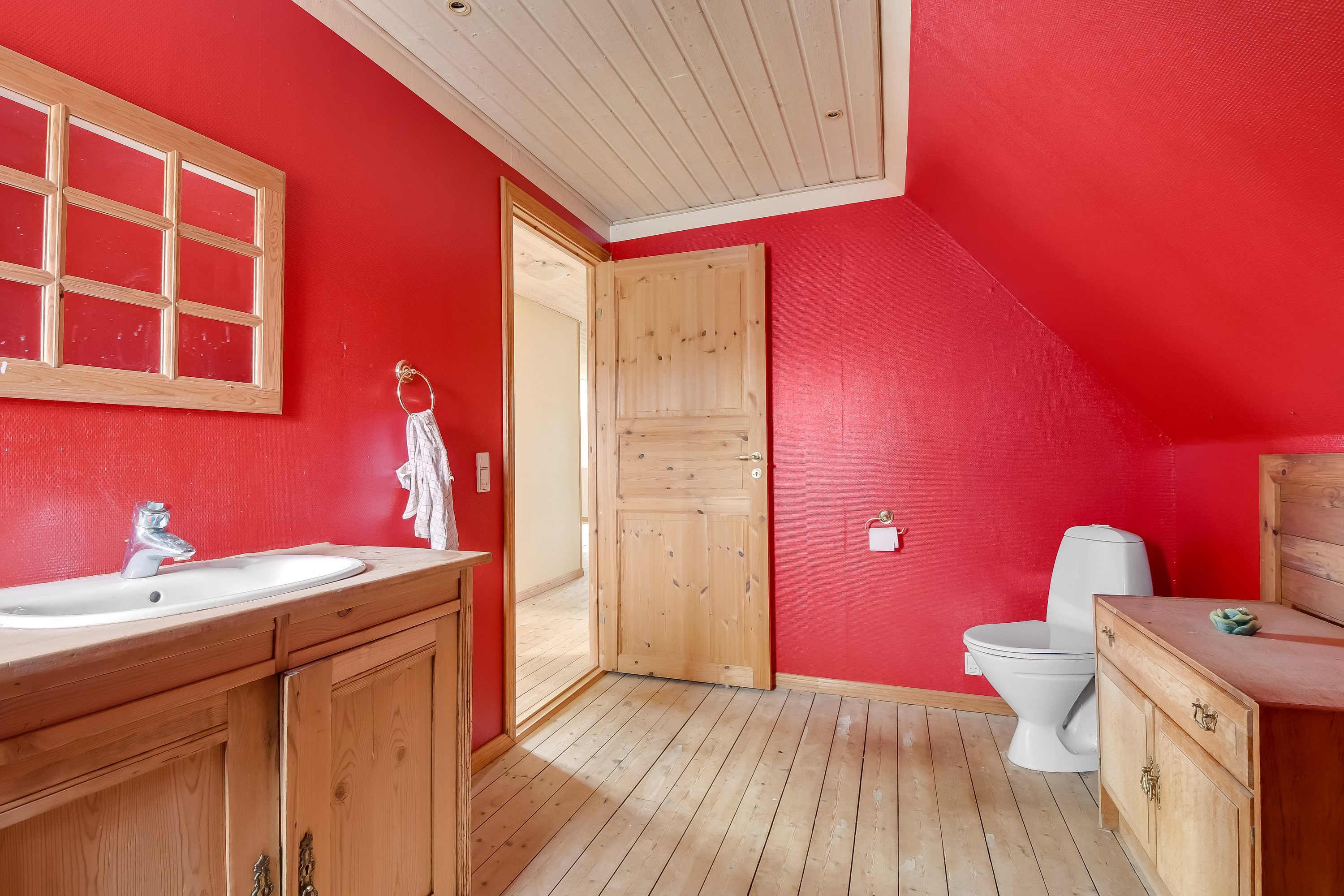 Fremhævet toilet billede i fuldskærmstilstand. Billede af Kirkebyvej 36, Sdr. Nissum, 6990 Ulfborg