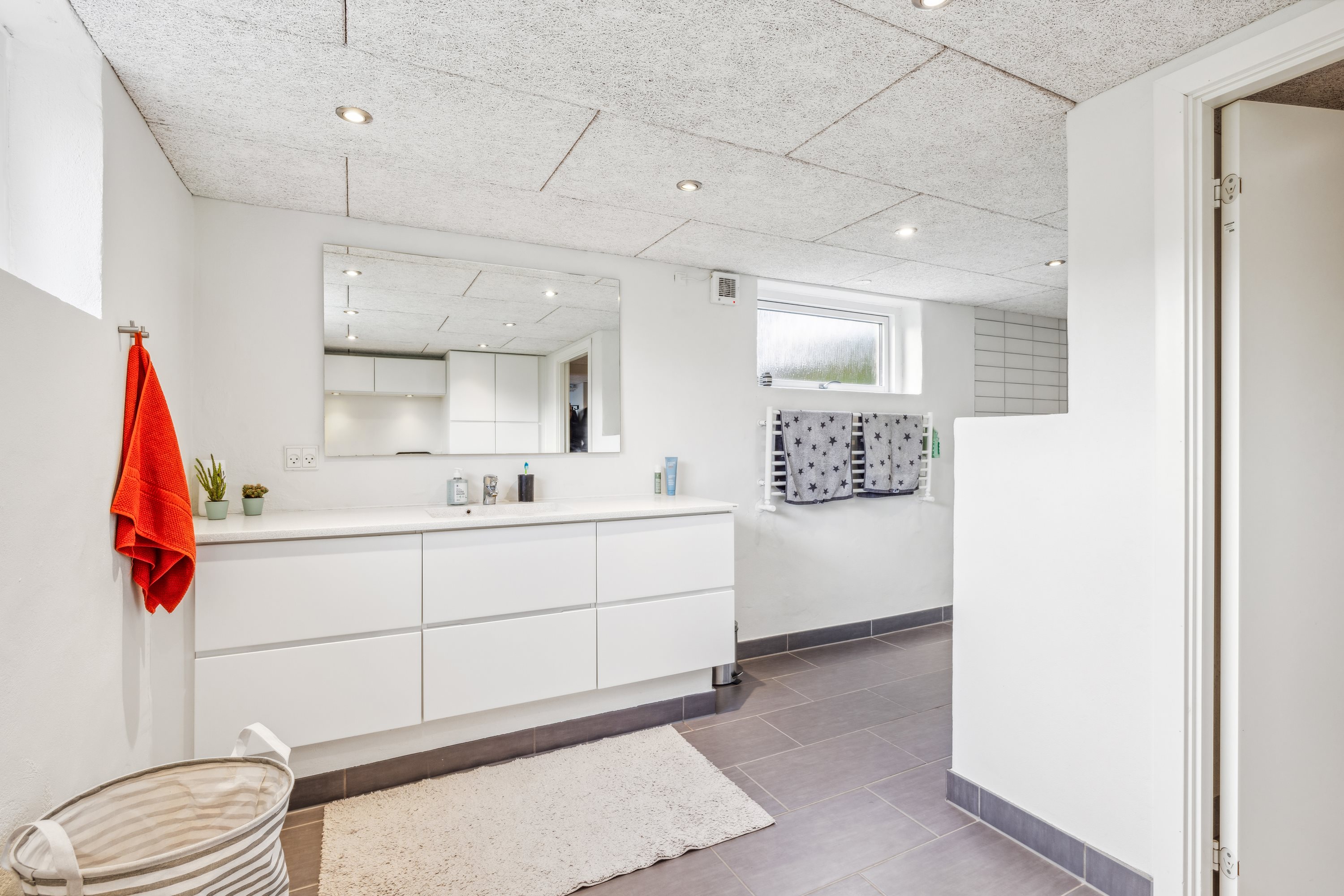 Fremhævet badeværelse billede i fuldskærmstilstand. Billede af Åbakken 7, Ravnstrup, 8800 Viborg