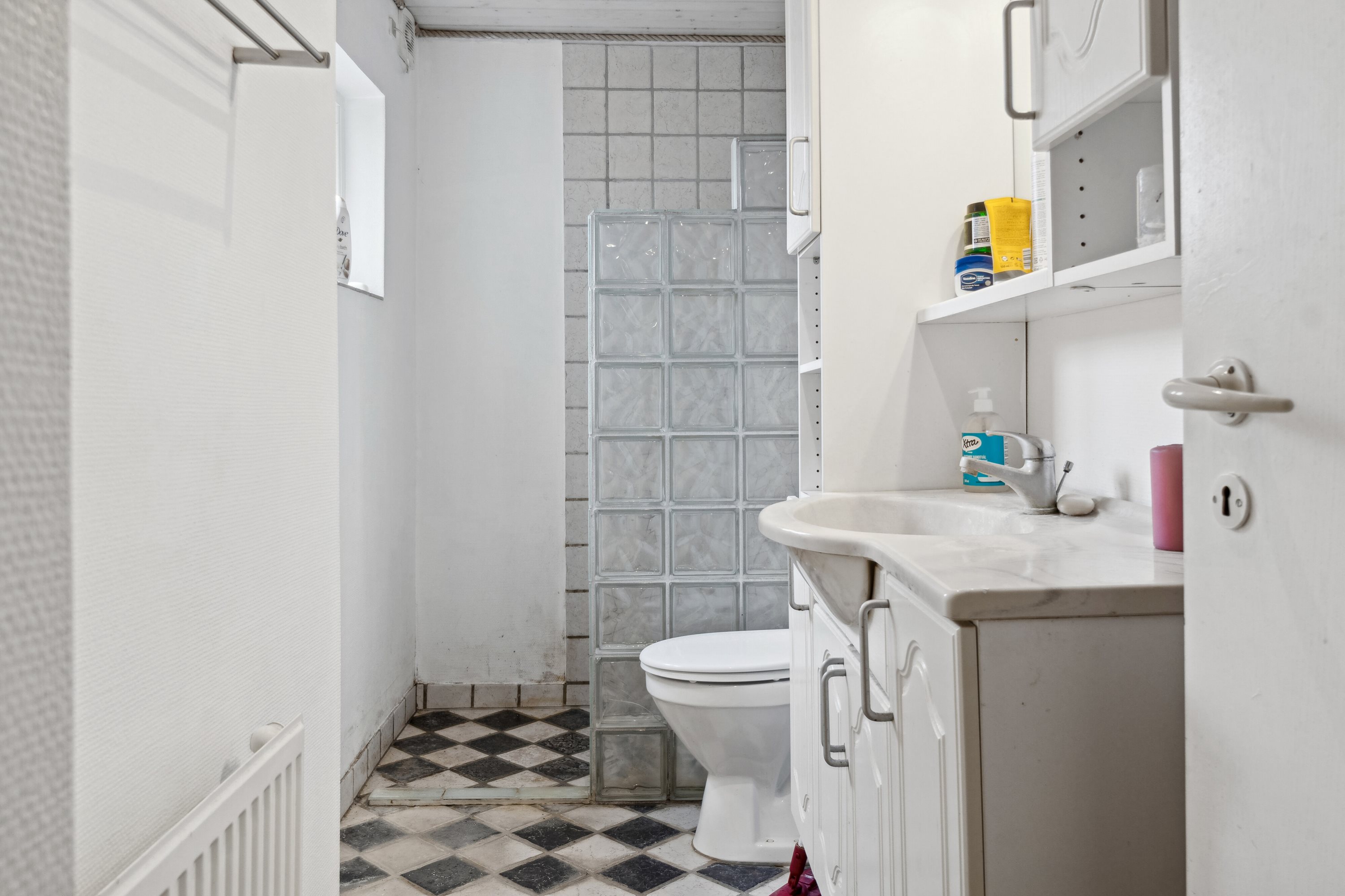 Fremhævet badeværelse billede i fuldskærmstilstand. Billede af Sdr.Stationsvej 22, st.. th., 4200 Slagelse