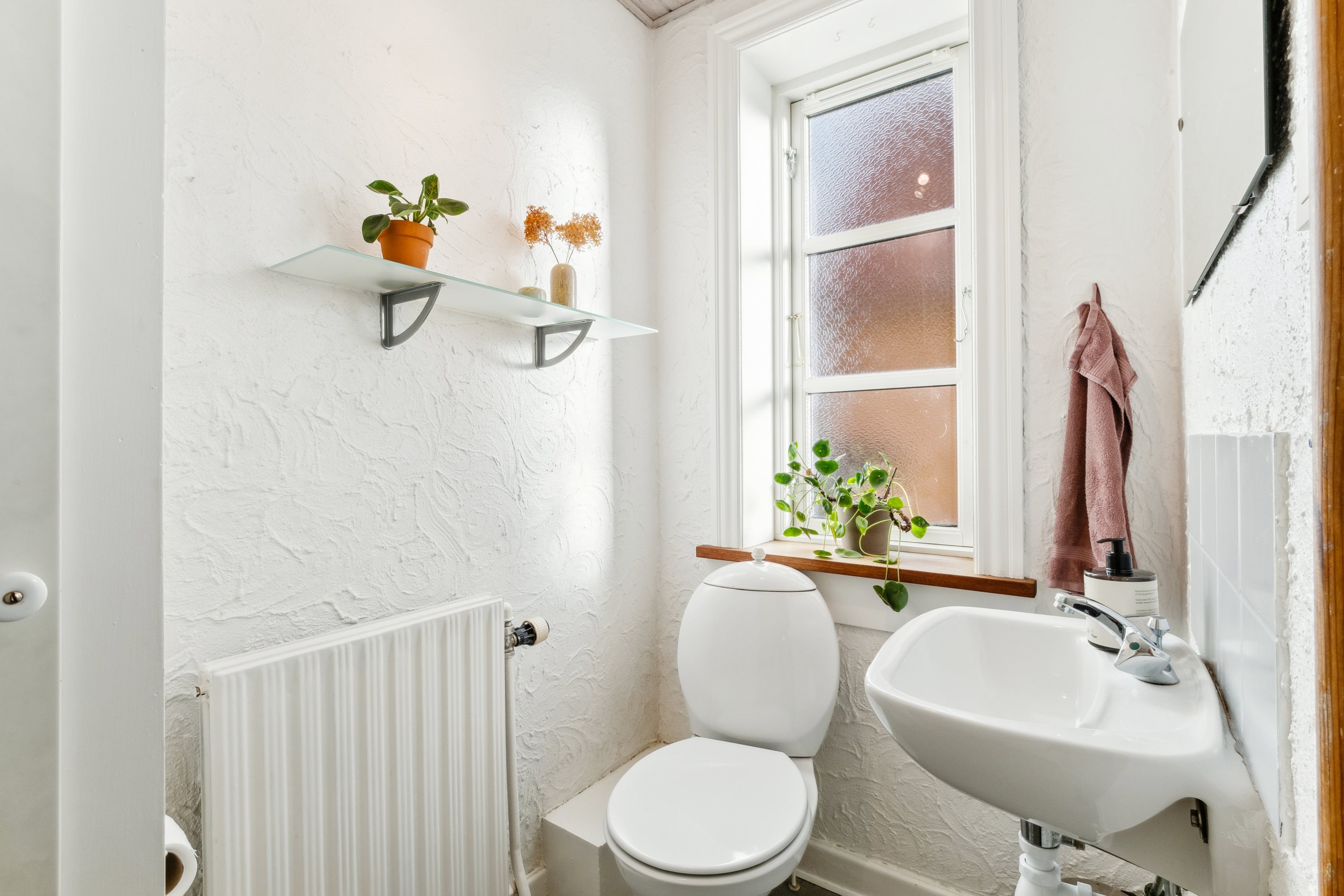 Fremhævet badeværelse billede i fuldskærmstilstand. Billede af Vestre Alle 14, 7800 Skive