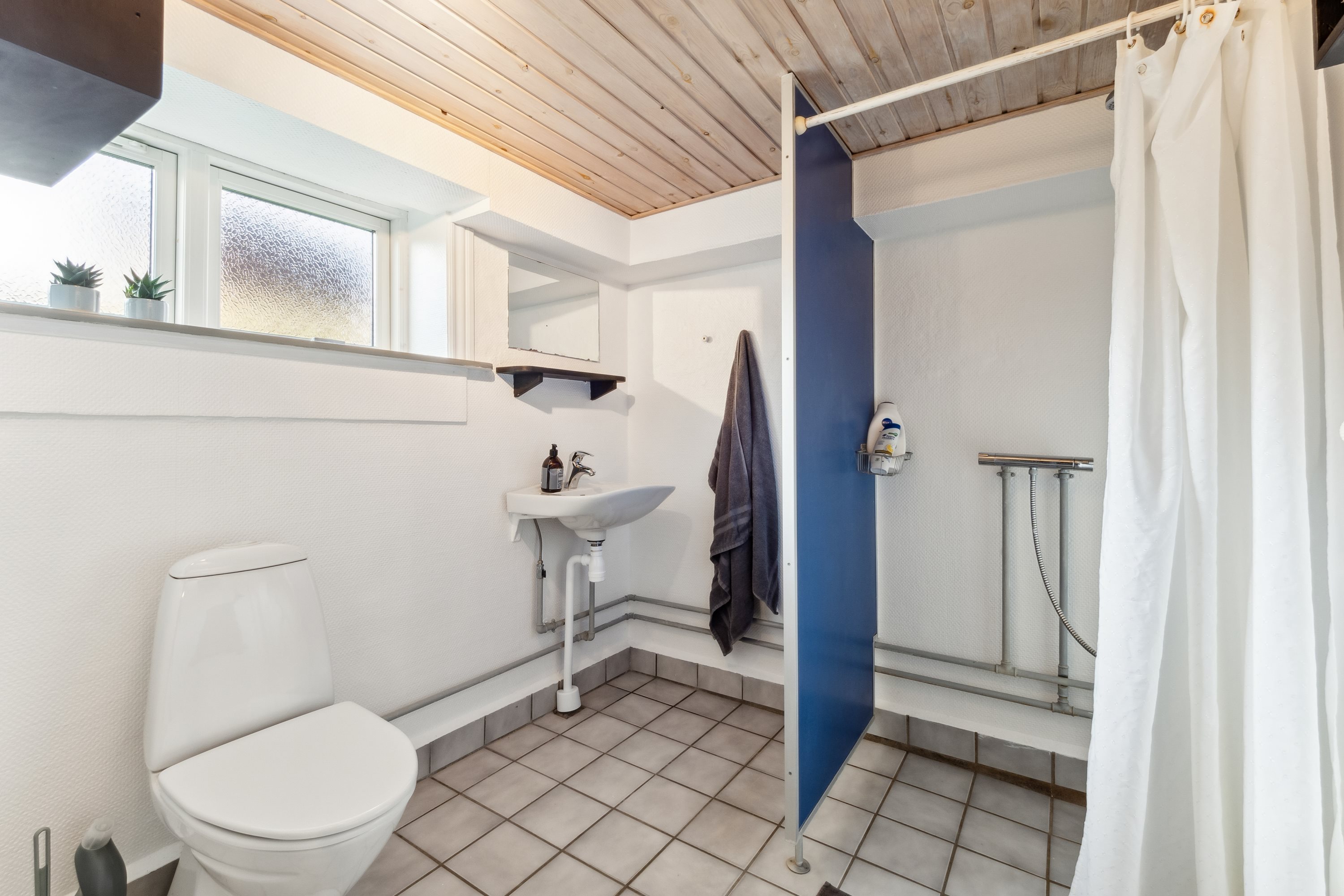 Fremhævet badeværelse billede i fuldskærmstilstand. Billede af Vestre Alle 14, 7800 Skive