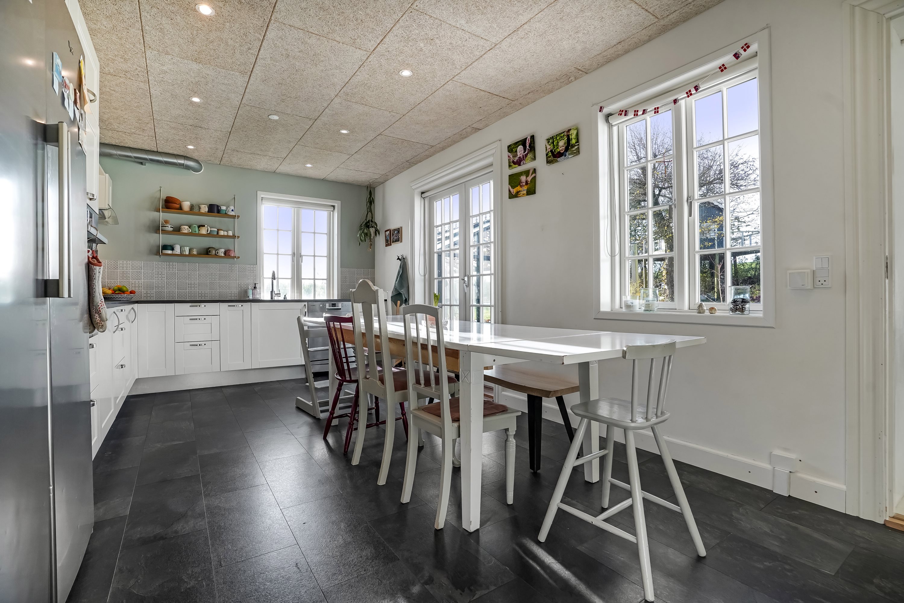 Fremhævet køkken billede i fuldskærmstilstand. Billede af Ådalvej 33, Ådal, 7300 Jelling