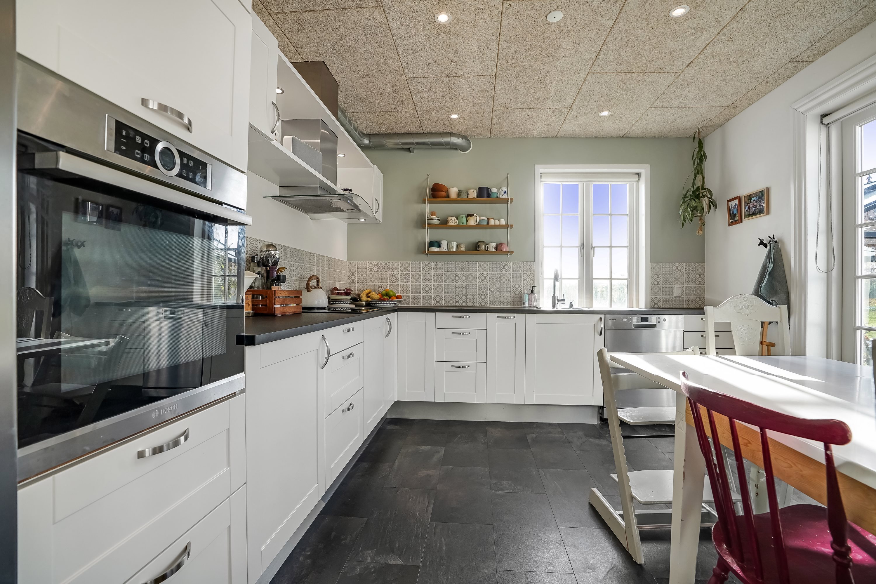 Fremhævet køkken billede i fuldskærmstilstand. Billede af Ådalvej 33, Ådal, 7300 Jelling