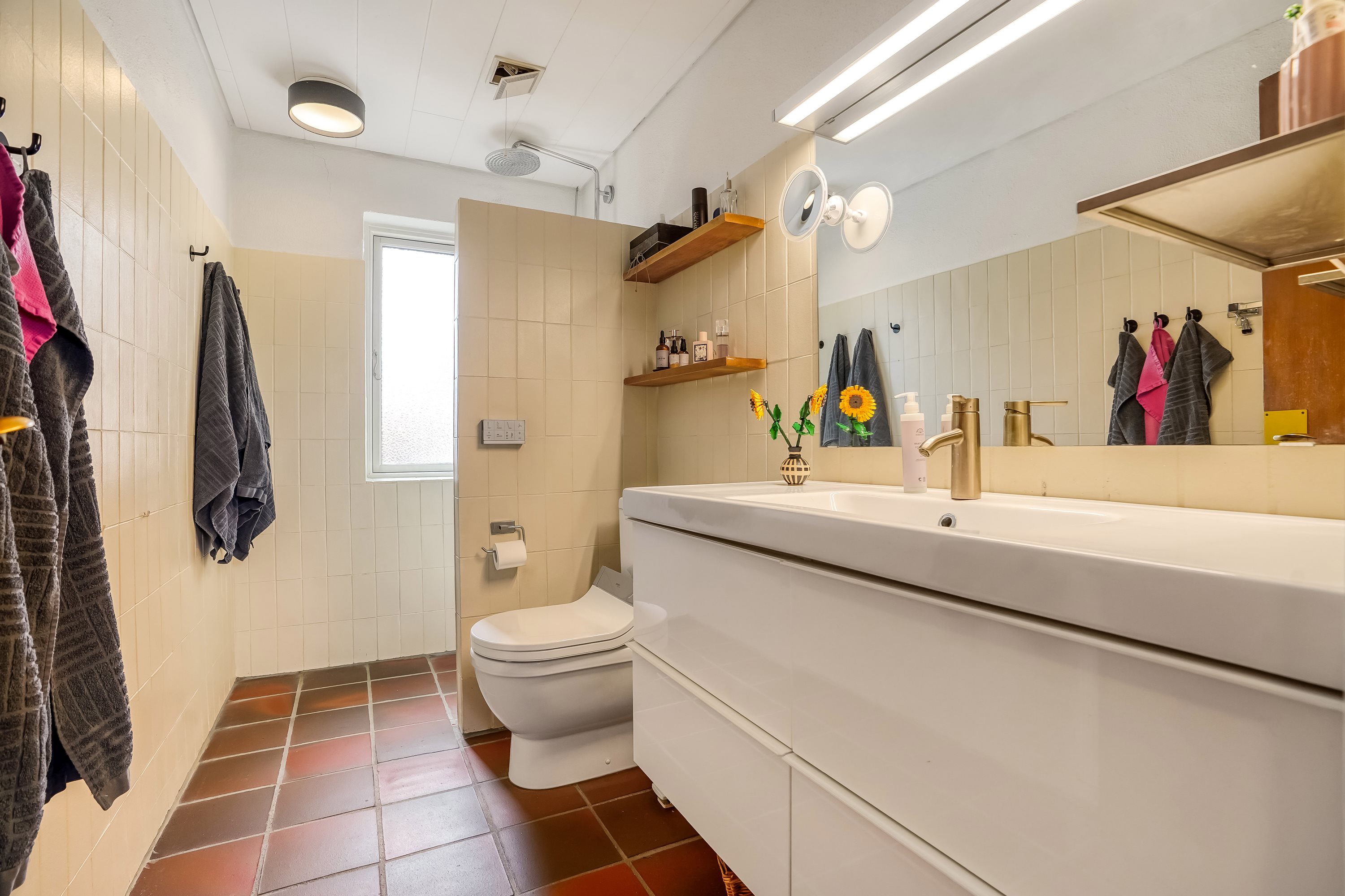 Fremhævet badeværelse billede i fuldskærmstilstand. Billede af Skolegade 5, 7171 Uldum