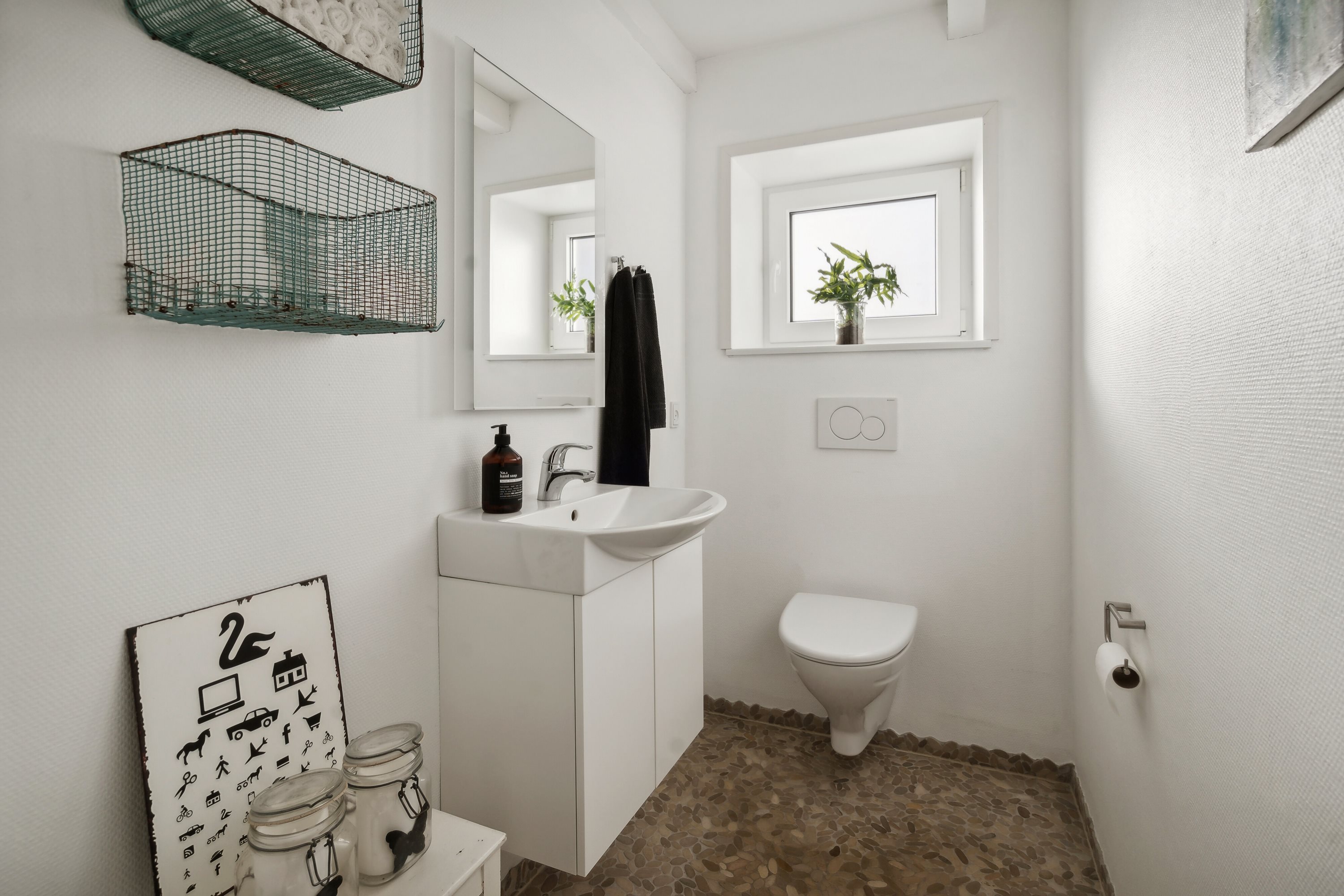 Fremhævet toilet billede i fuldskærmstilstand. Billede af Søst Markvej 5, Søst, 6230 Rødekro