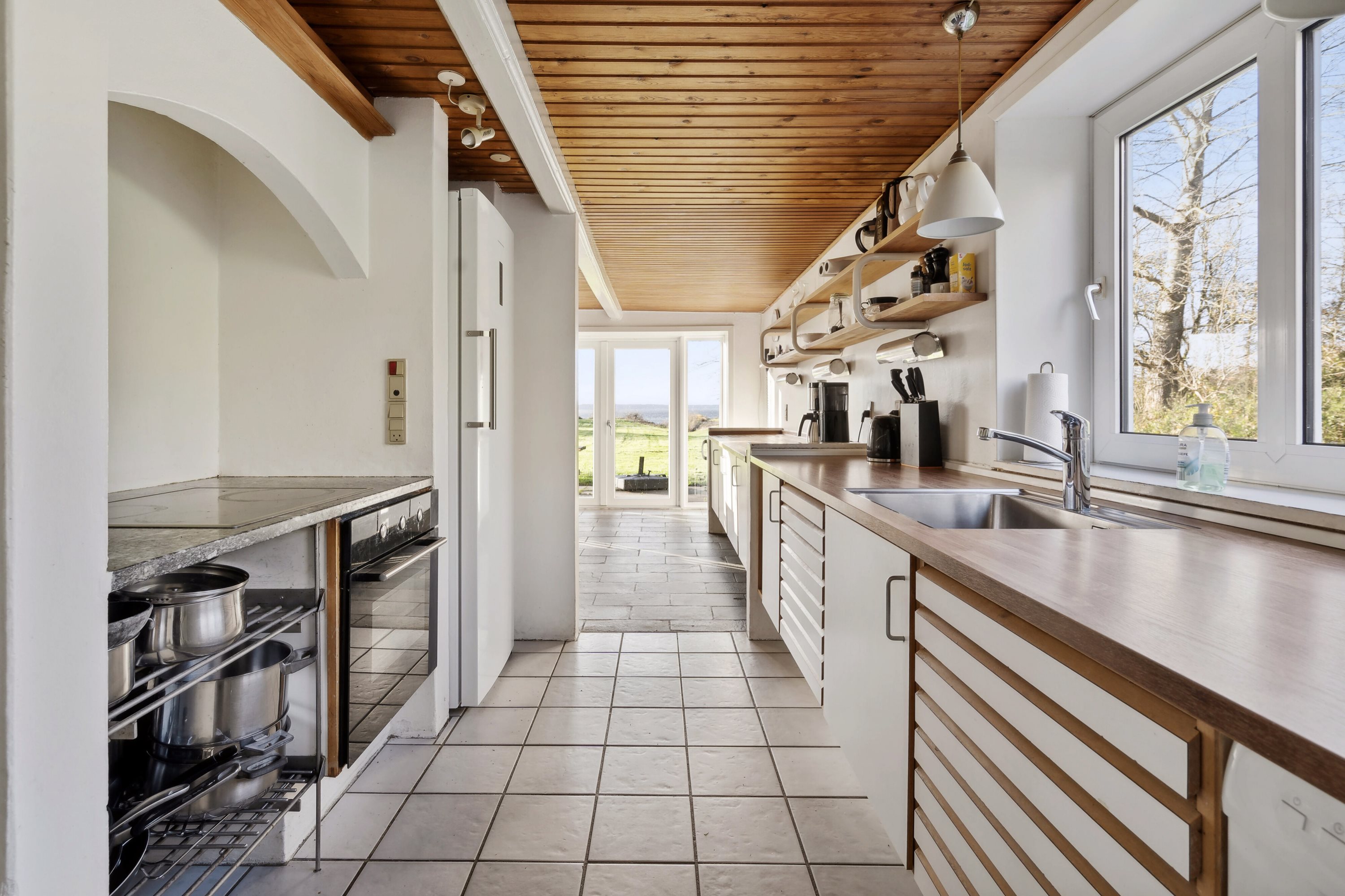 Fremhævet køkken billede i fuldskærmstilstand. Billede af Varnæshoved 4, Varnæs, 6200 Aabenraa