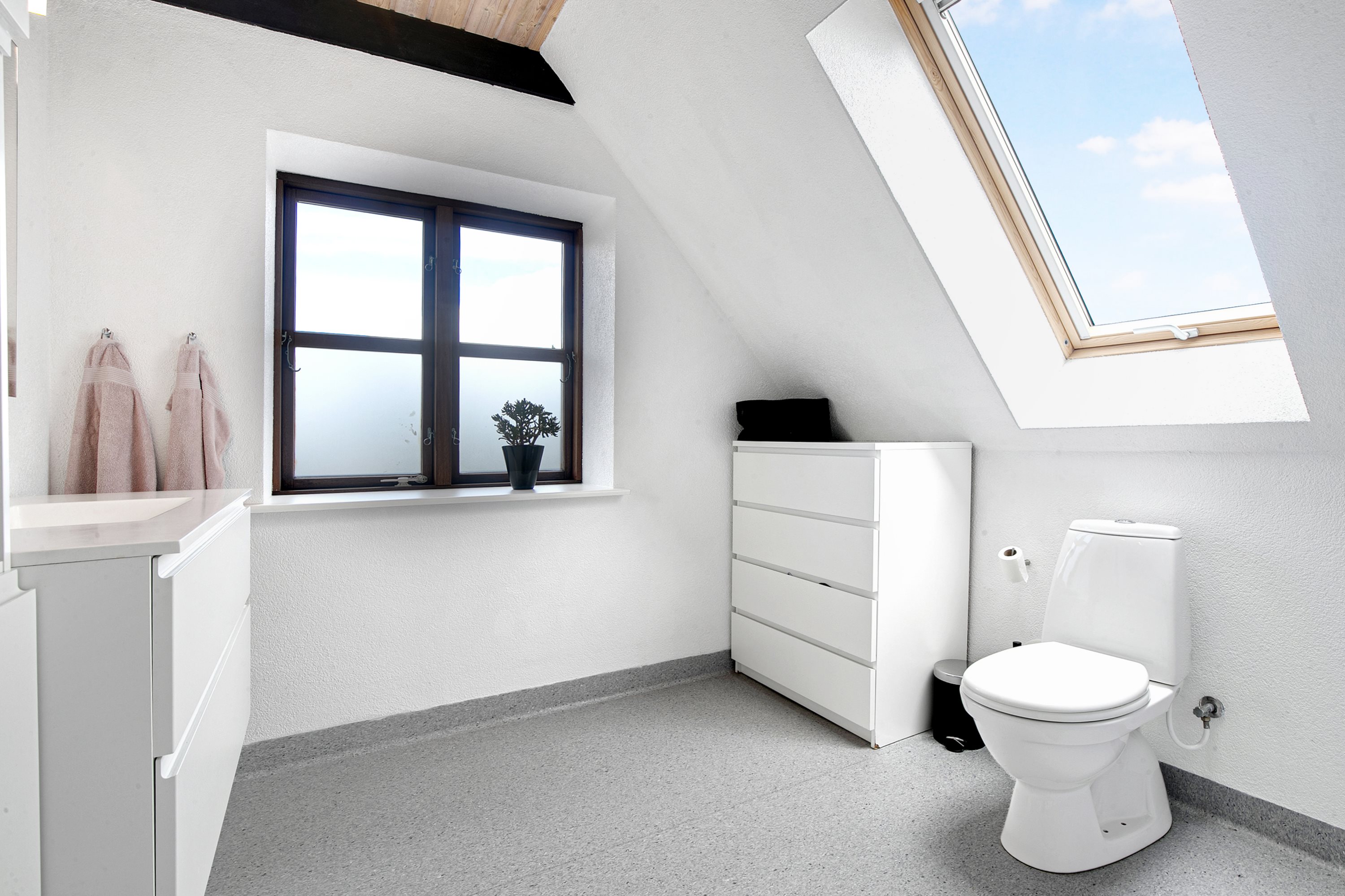 Fremhævet badeværelse billede i fuldskærmstilstand. Billede af Østergade 59, 9460 Brovst