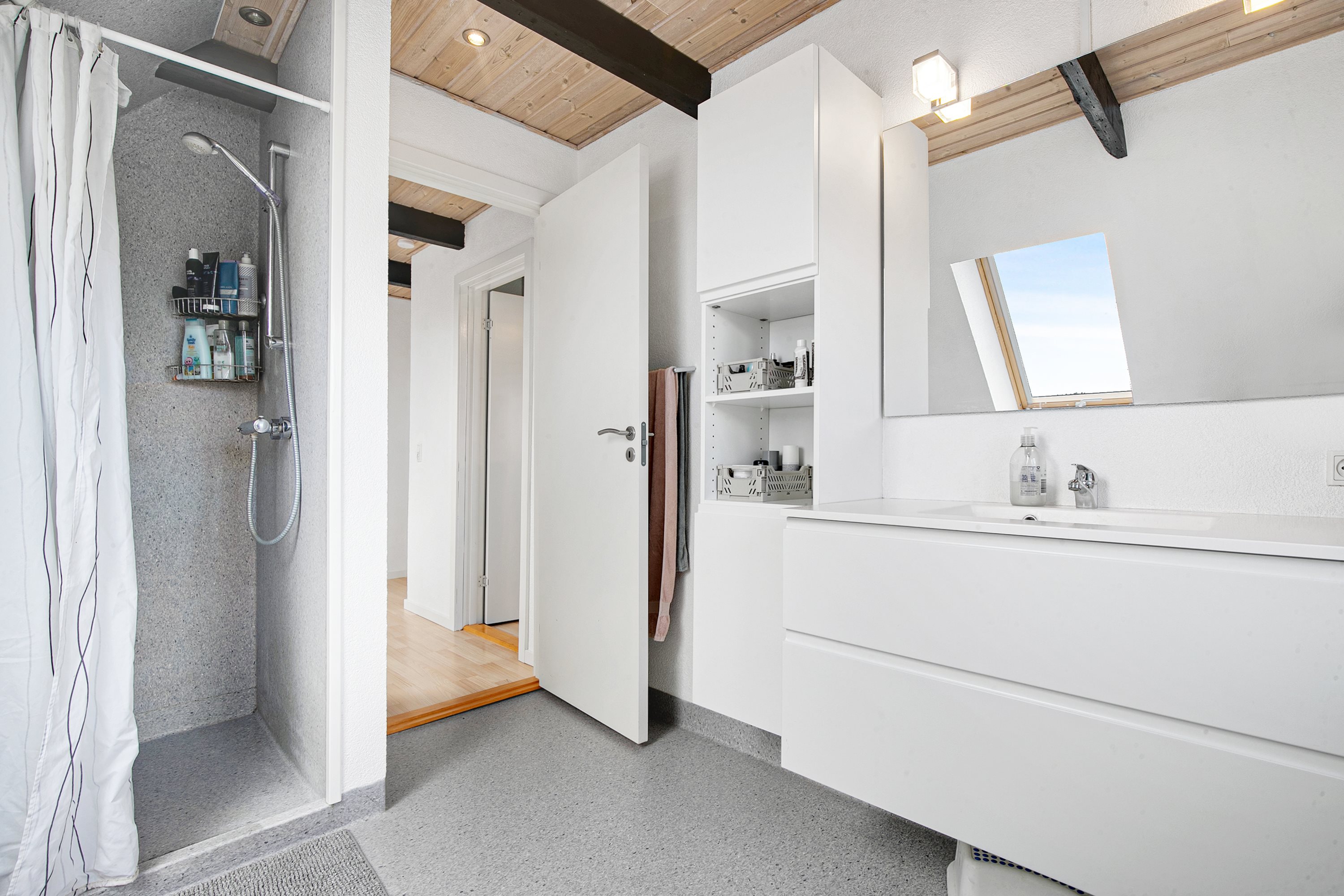 Fremhævet badeværelse billede i fuldskærmstilstand. Billede af Østergade 59, 9460 Brovst