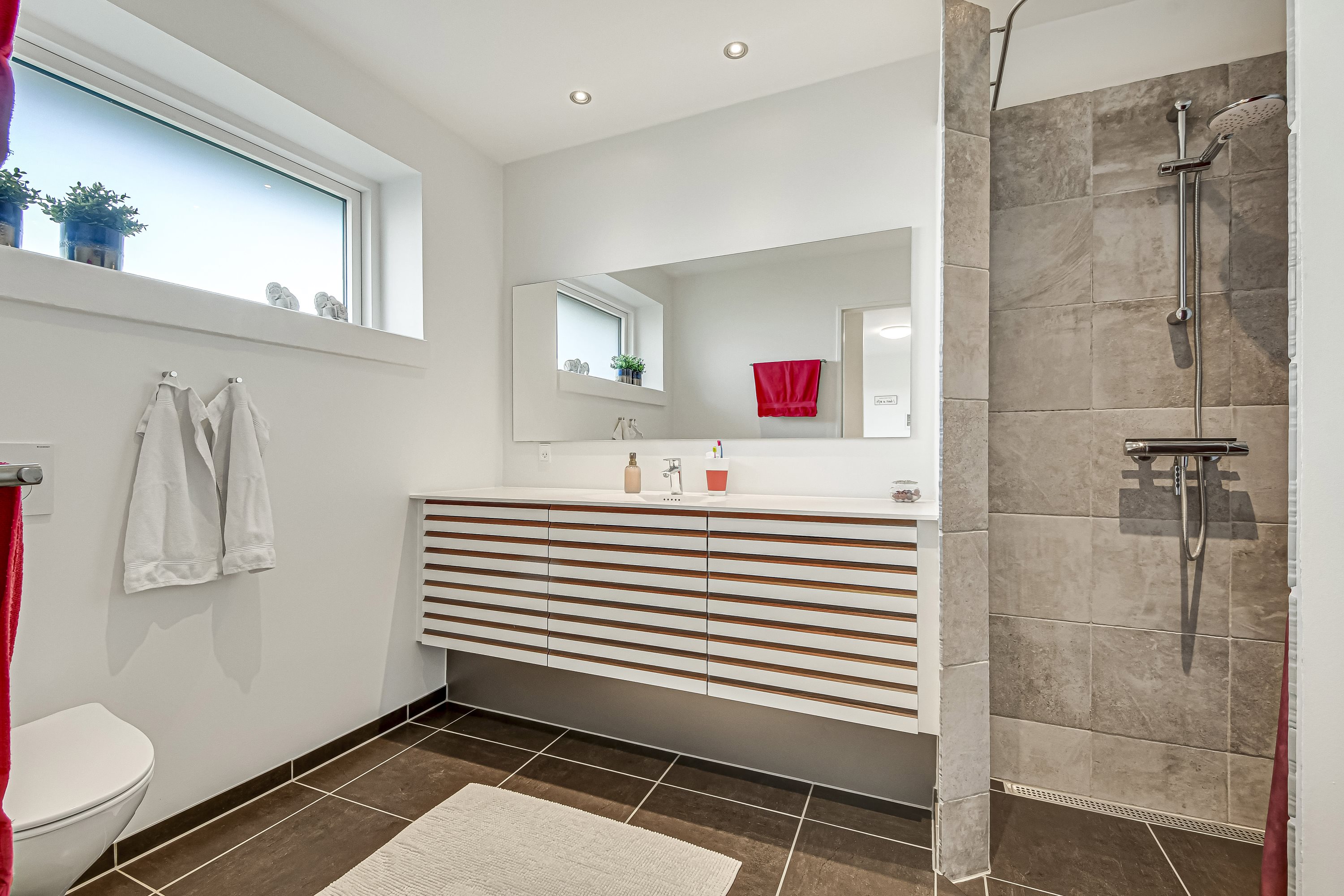 Fremhævet badeværelse billede i fuldskærmstilstand. Billede af Majas Vej 5, Humlum, 7600 Struer