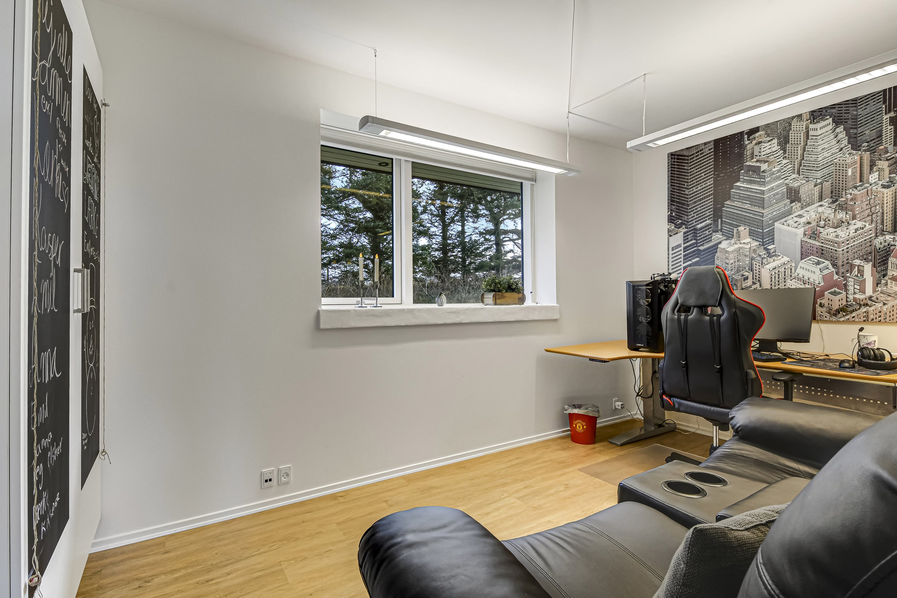 Fremhævet stue billede i fuldskærmstilstand. Billede af Majas Vej 5, Humlum, 7600 Struer