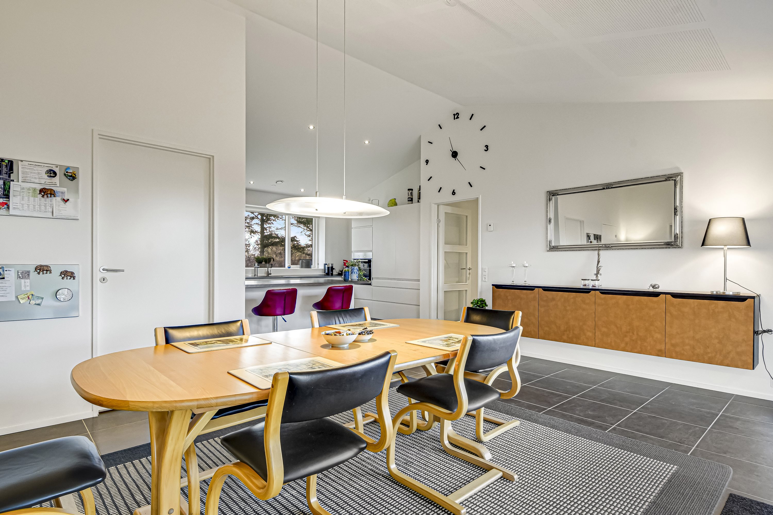 Fremhævet stue billede i fuldskærmstilstand. Billede af Majas Vej 5, Humlum, 7600 Struer