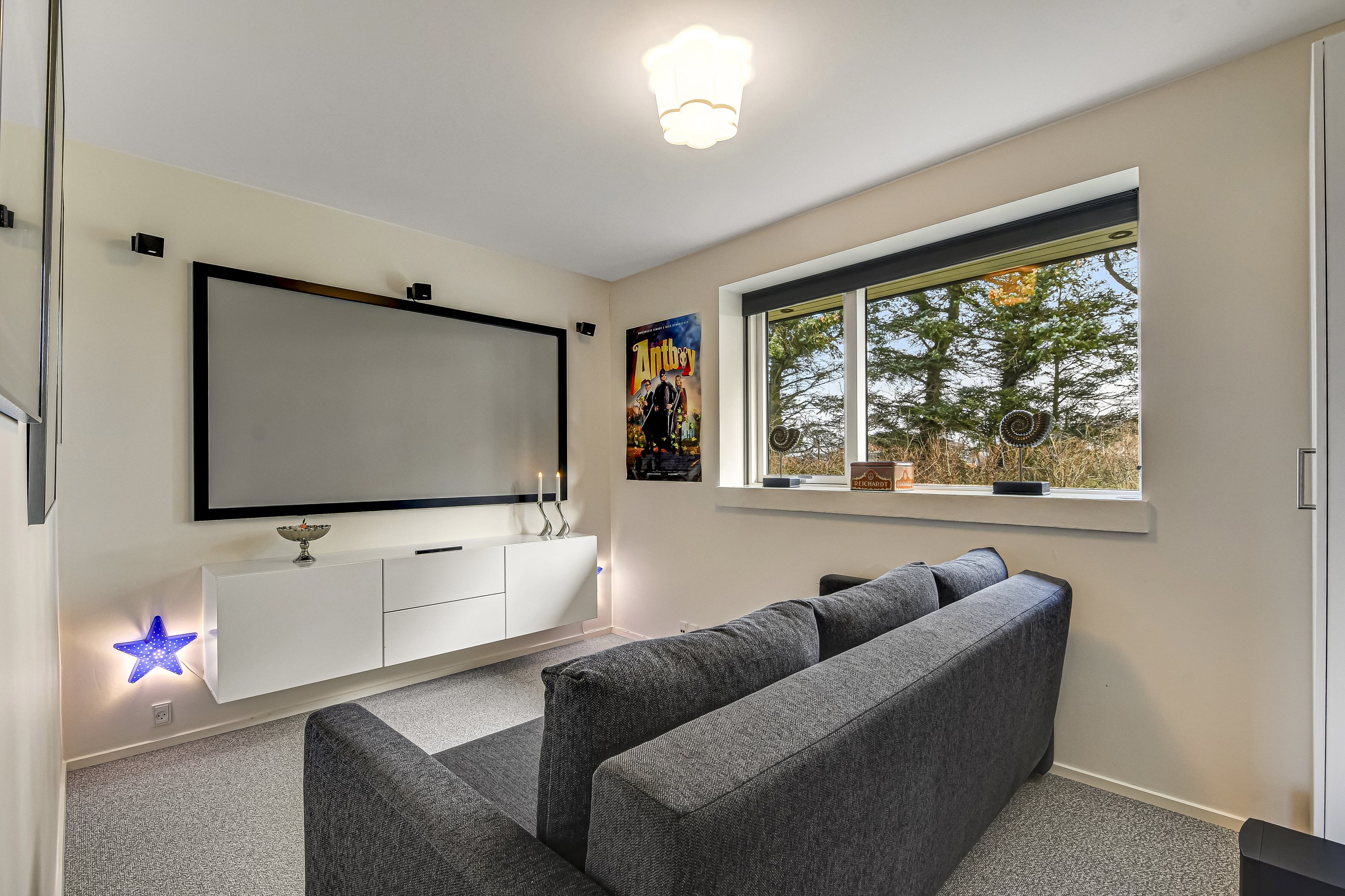 Fremhævet stue billede i fuldskærmstilstand. Billede af Majas Vej 5, Humlum, 7600 Struer