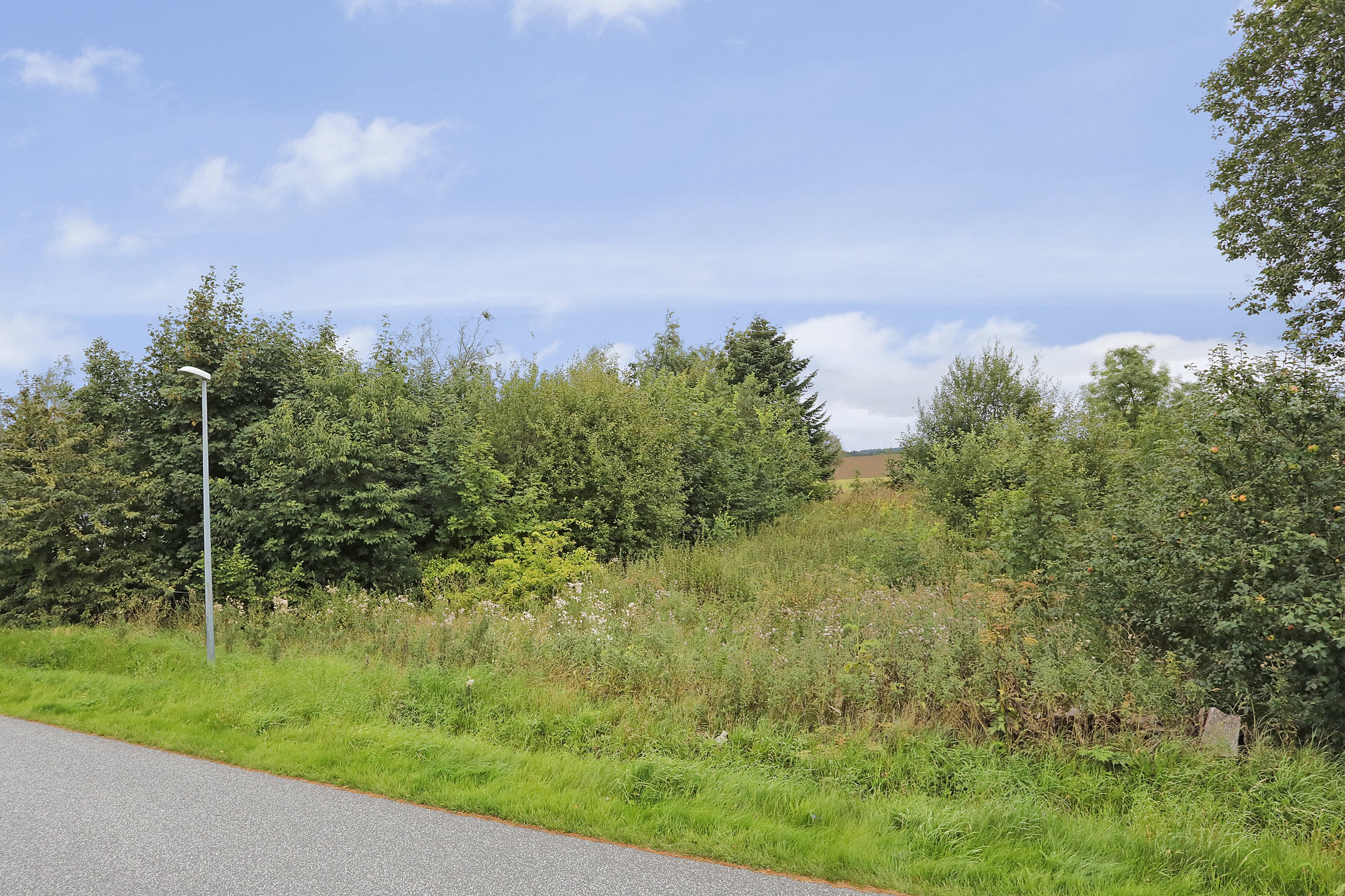 Fremhævet grund billede i fuldskærmstilstand. Billede af Febækvej 29, Hvirring, 8762 Flemming