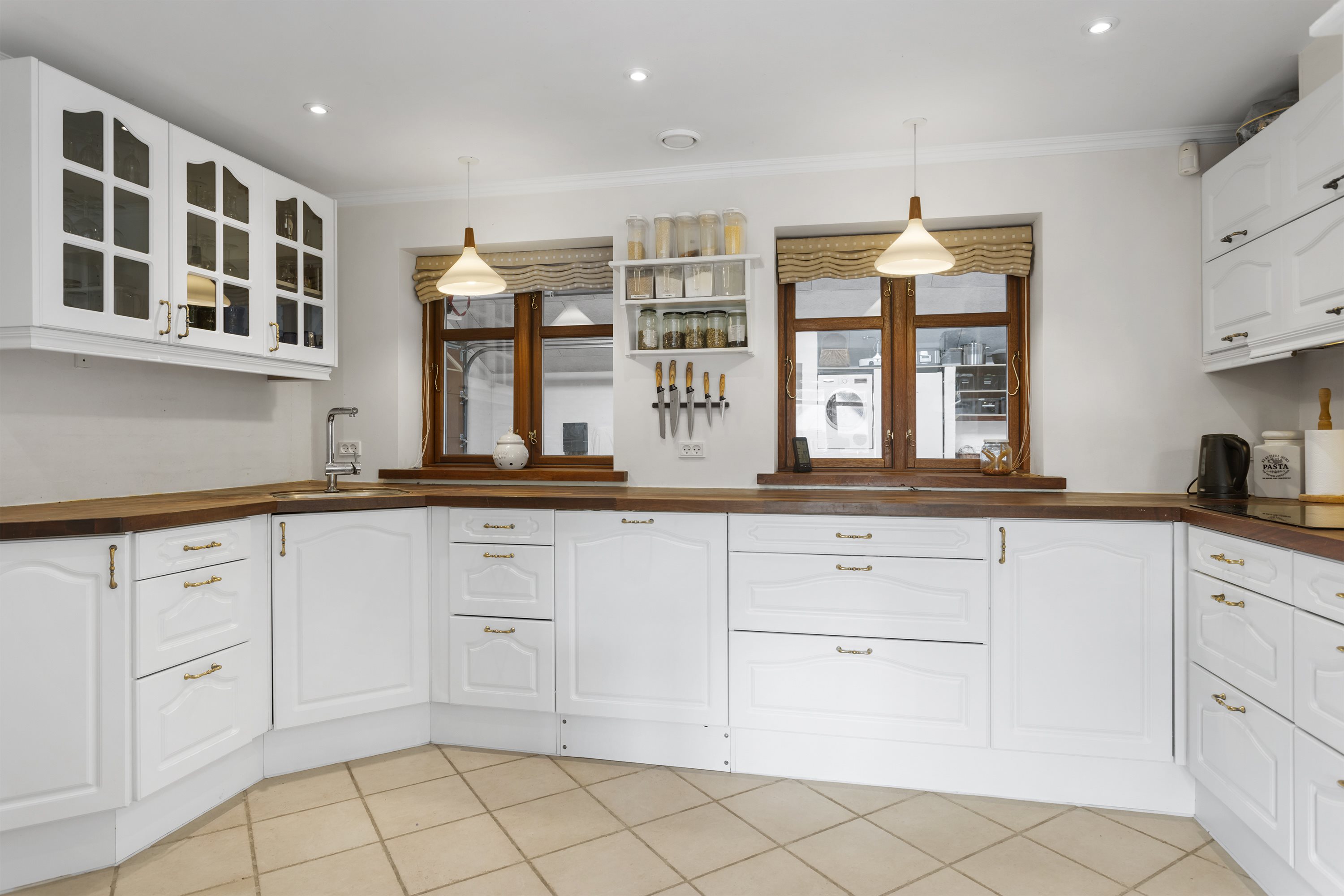 Fremhævet køkken alrum billede i fuldskærmstilstand. Billede af Askekrogen 20, 9900 Frederikshavn