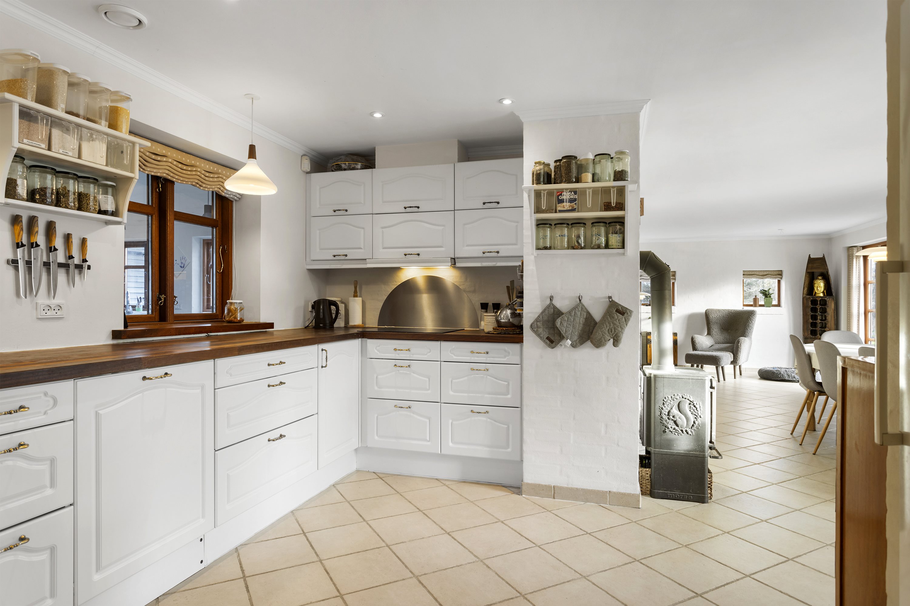 Fremhævet køkken alrum billede i fuldskærmstilstand. Billede af Askekrogen 20, 9900 Frederikshavn