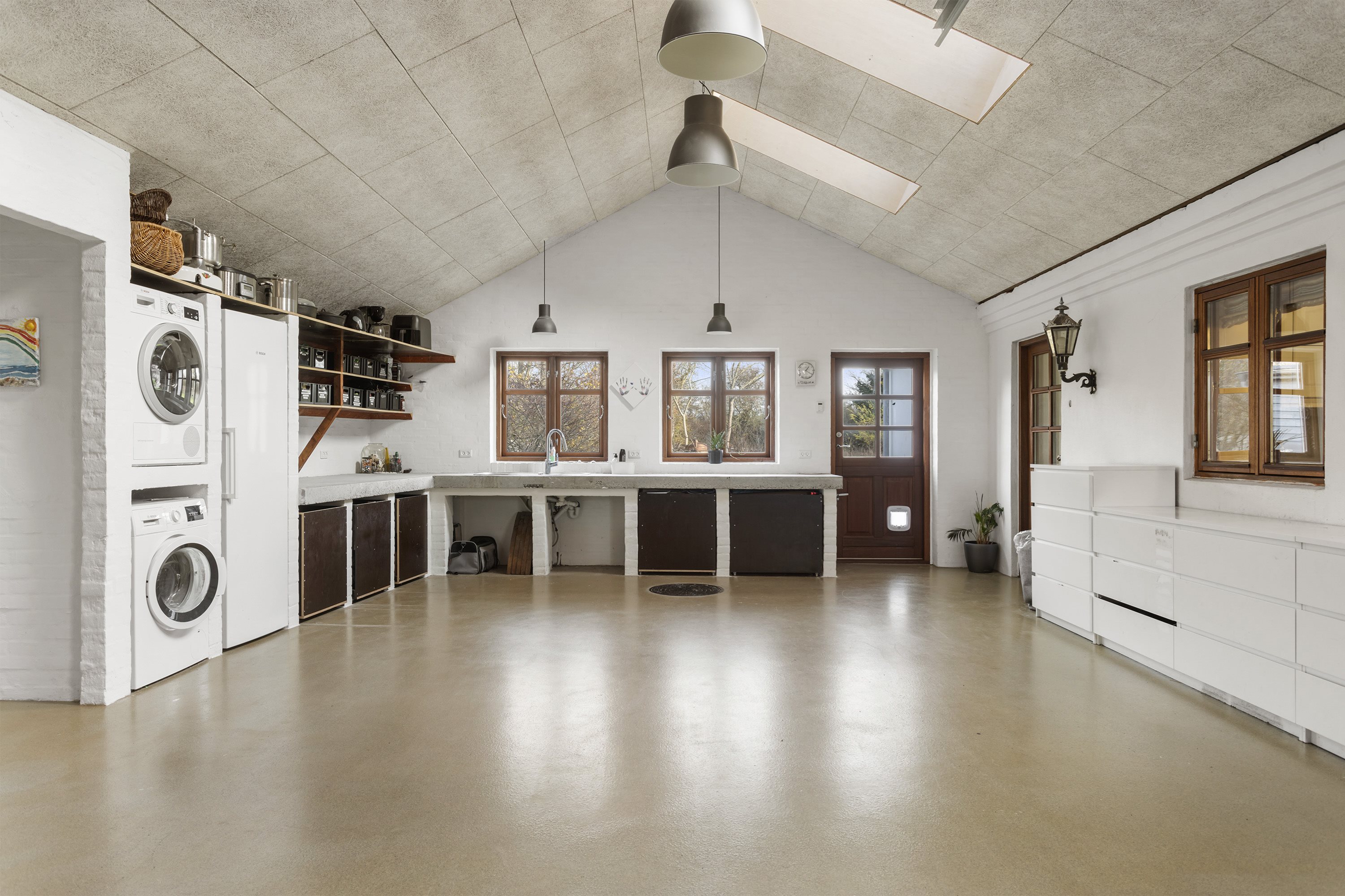 Fremhævet garage billede i fuldskærmstilstand. Billede af Askekrogen 20, 9900 Frederikshavn