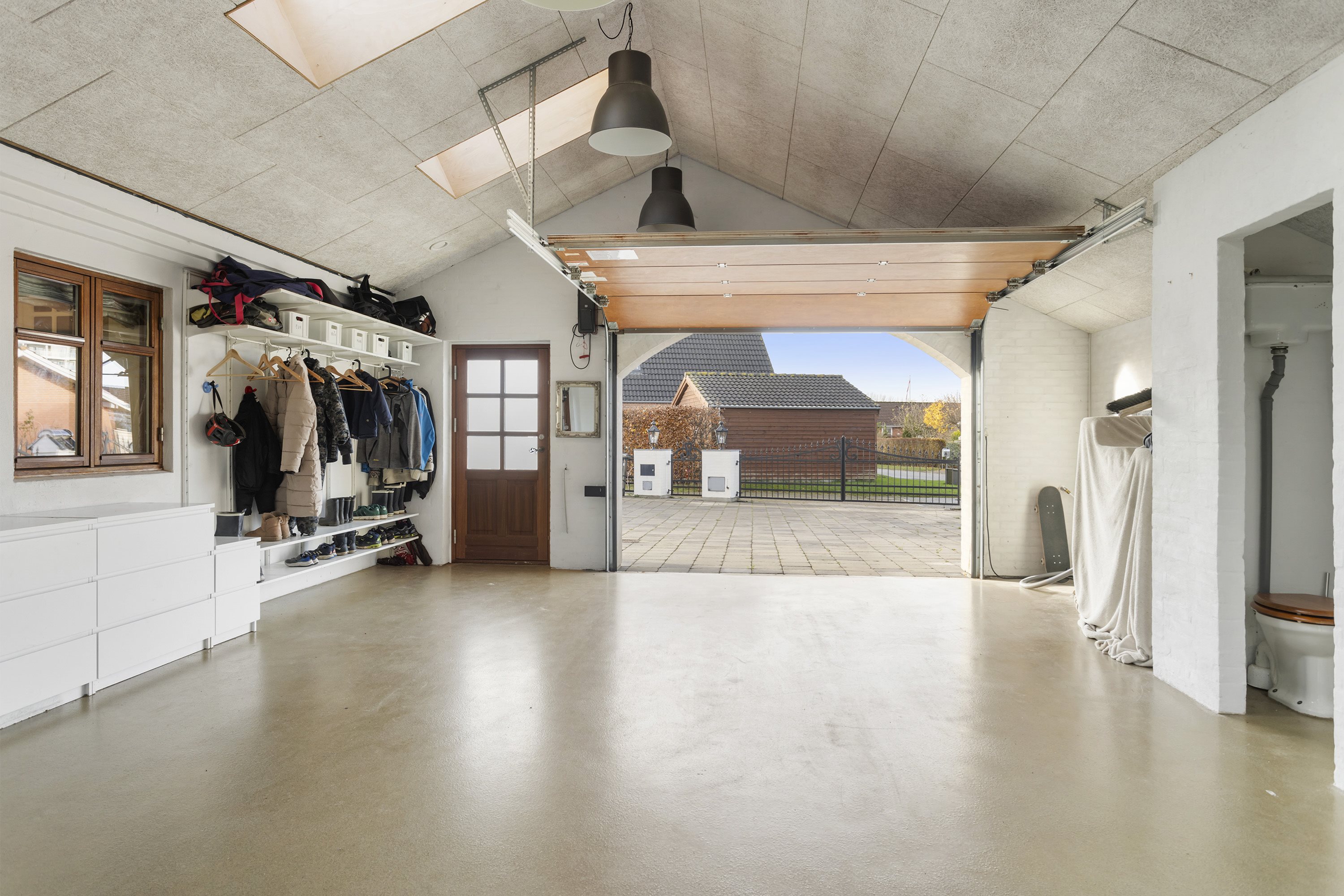 Fremhævet garage billede i fuldskærmstilstand. Billede af Askekrogen 20, 9900 Frederikshavn