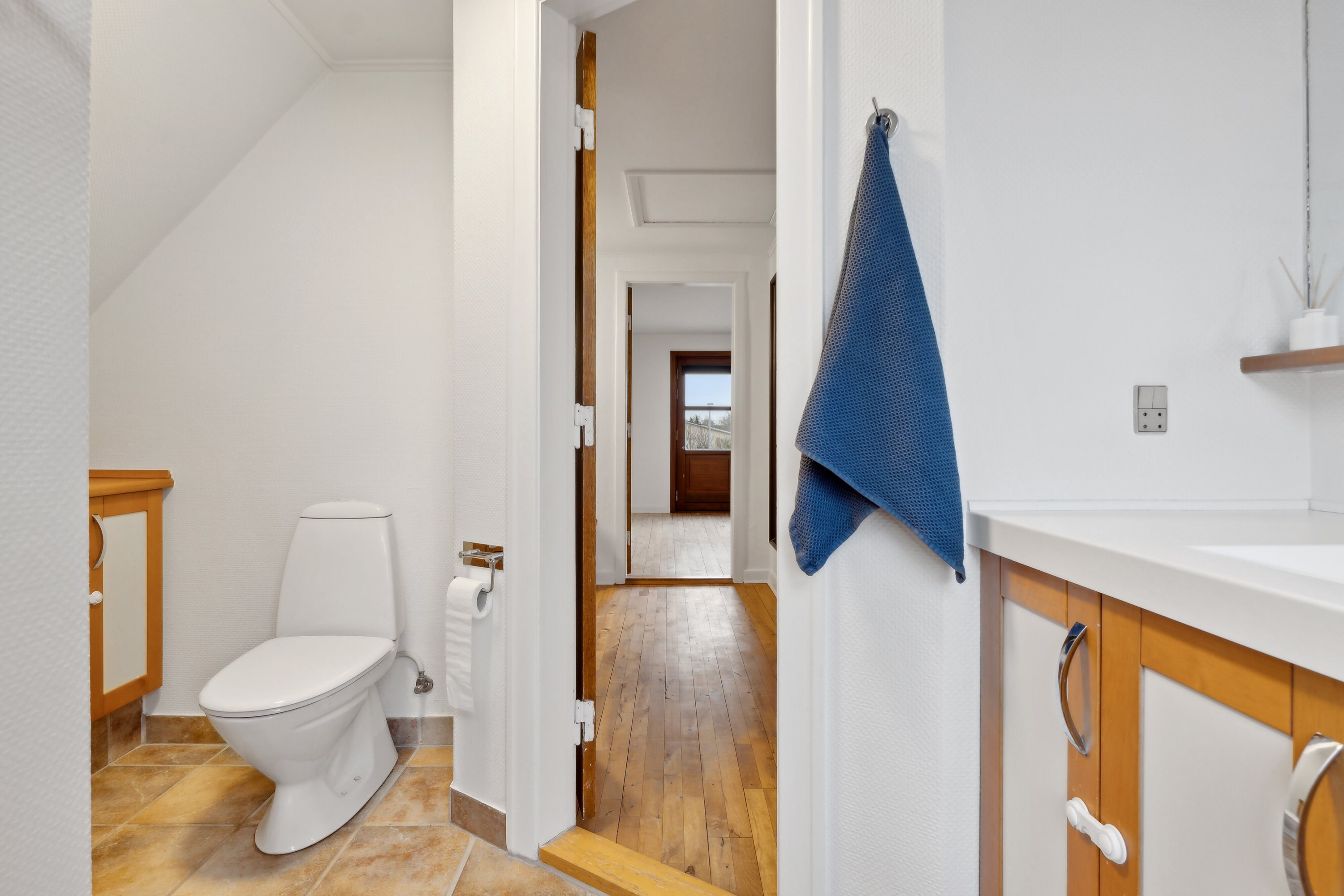 Fremhævet badeværelse billede i fuldskærmstilstand. Billede af Fynsgade 19, 9870 Sindal