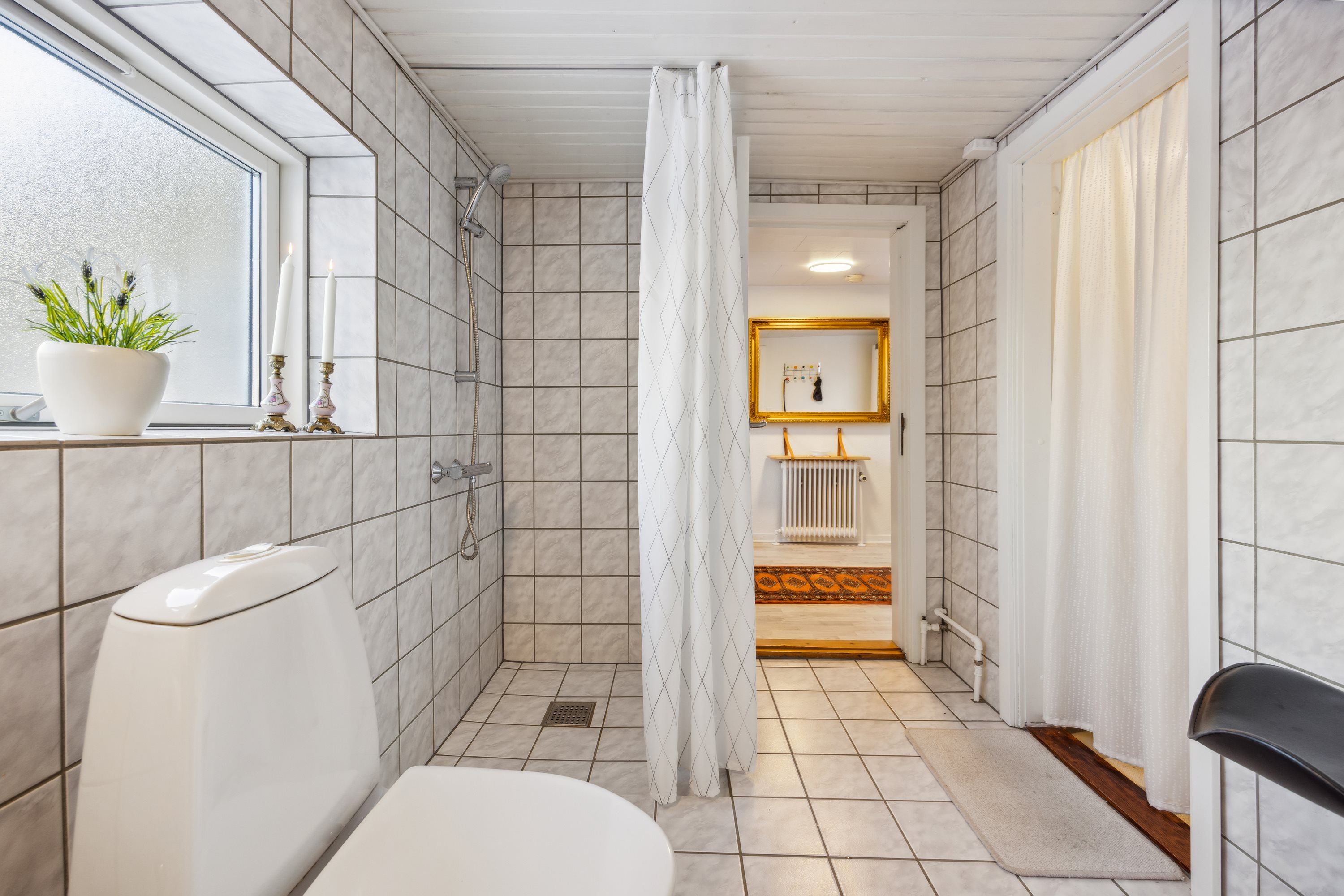 Fremhævet badeværelse billede i fuldskærmstilstand. Billede af Strandvejen 148, Hou, 9370 Hals