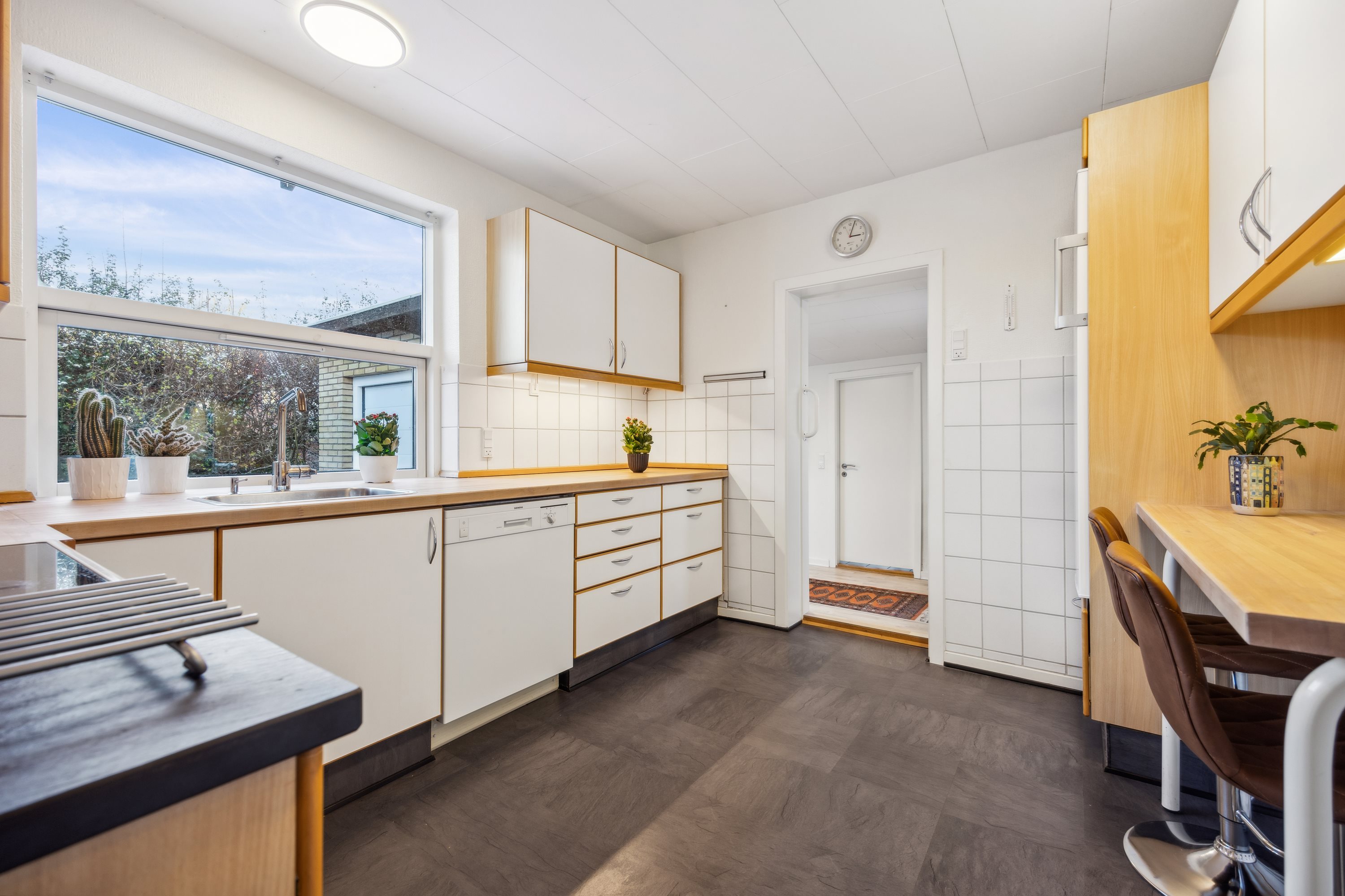 Fremhævet køkken billede i fuldskærmstilstand. Billede af Strandvejen 148, Hou, 9370 Hals