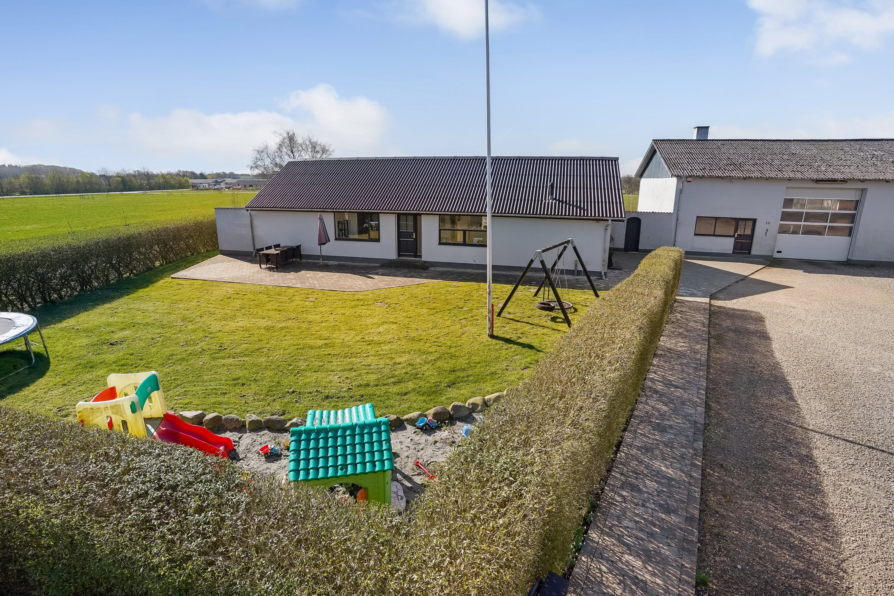 Fremhævet have billede i fuldskærmstilstand. Billede af Nyvej 20, Aale, 7160 Tørring