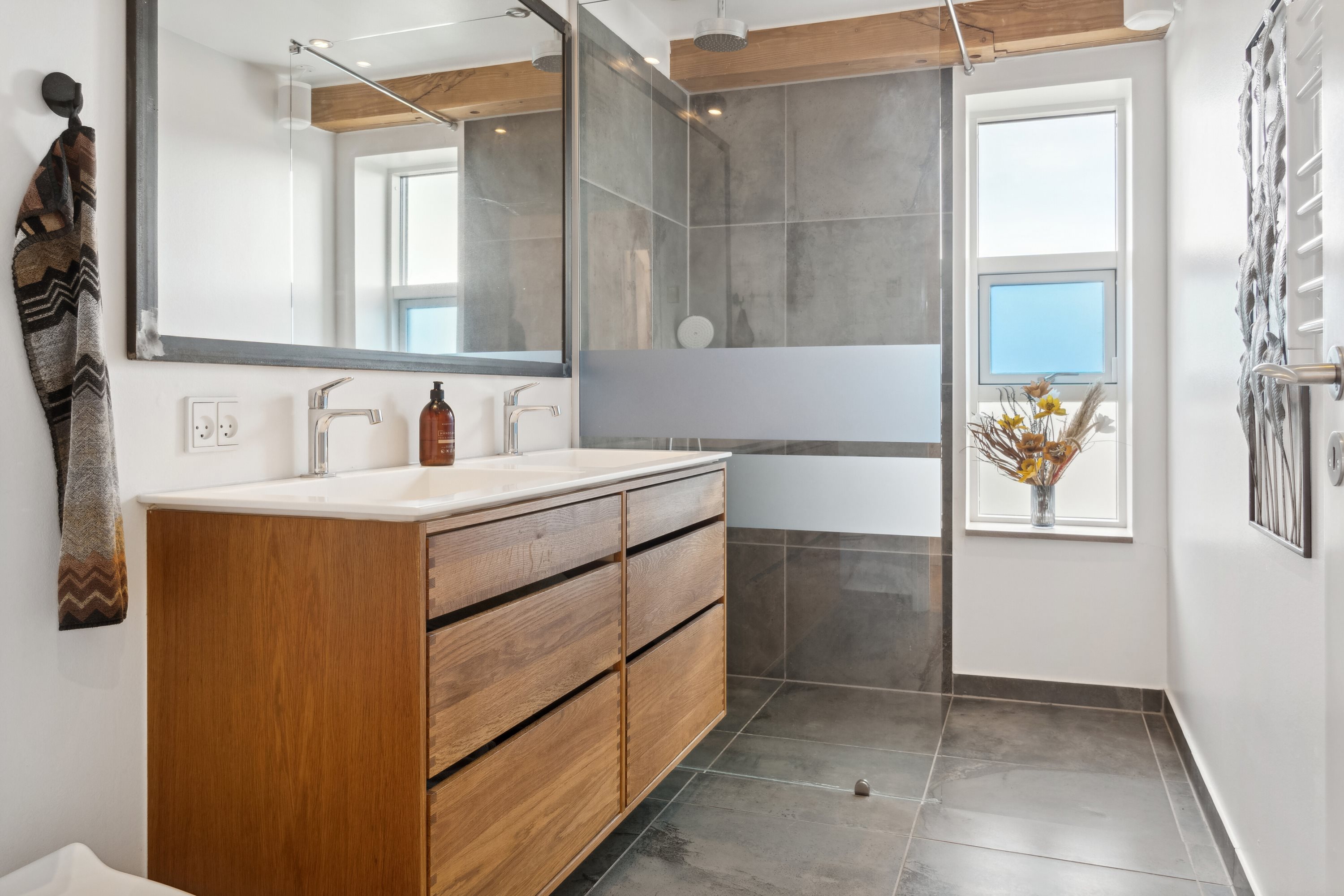 Fremhævet badeværelse billede i fuldskærmstilstand. Billede af Damgårdstoften 64, 8320 Mårslet