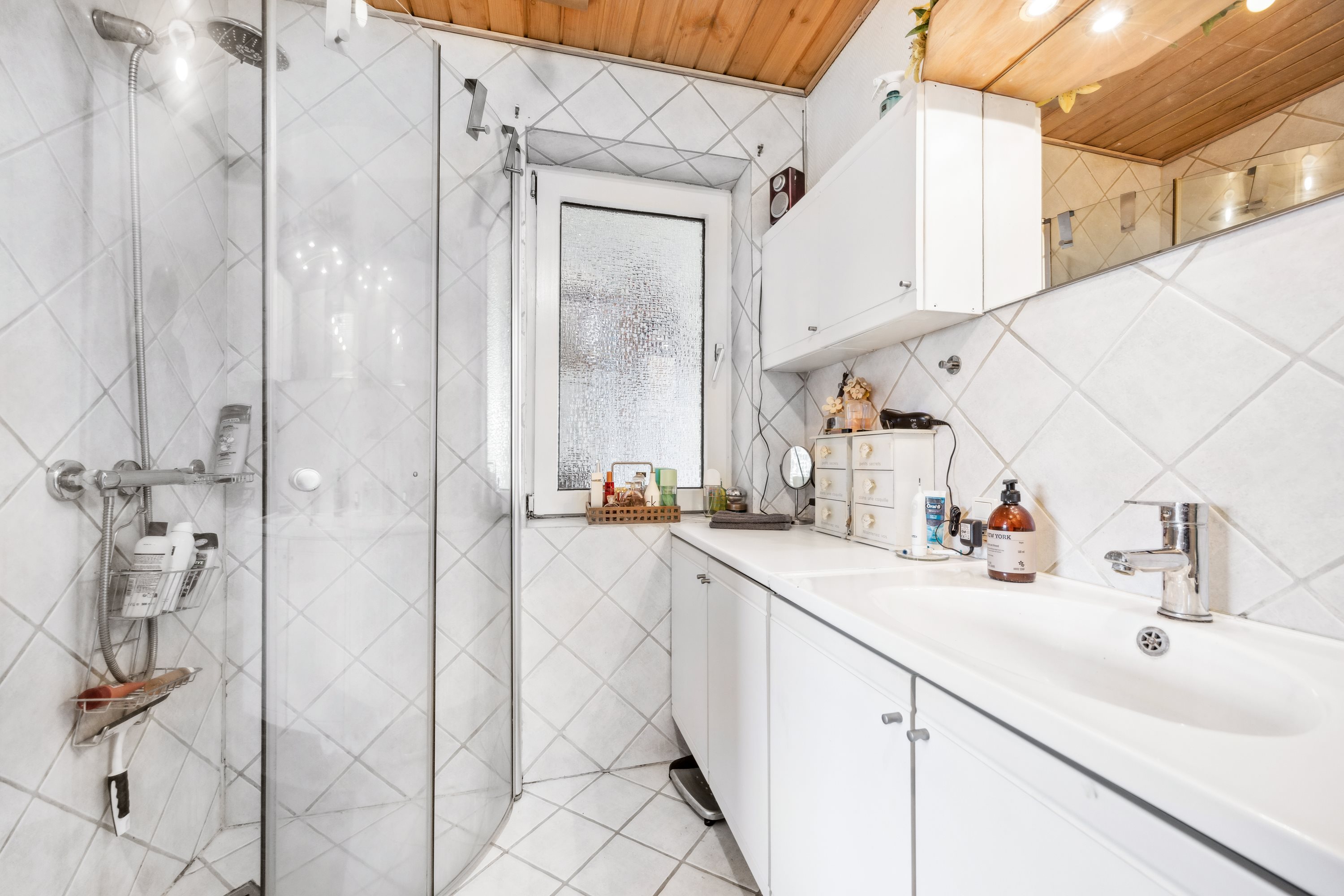 Fremhævet badeværelse billede i fuldskærmstilstand. Billede af St. Blichersvej 9, 9440 Aabybro