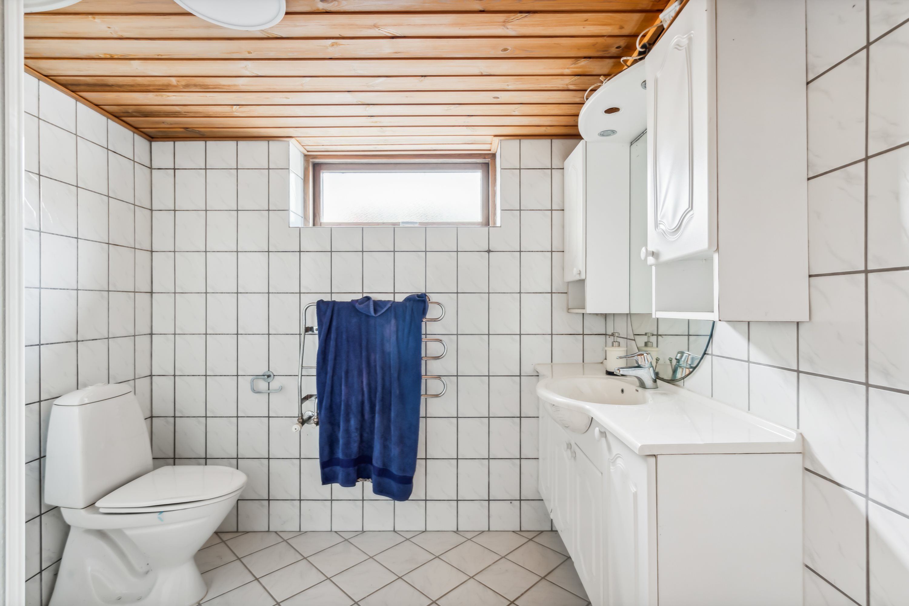 Fremhævet badeværelse billede i fuldskærmstilstand. Billede af Emmersbækvej 4, 9850 Hirtshals