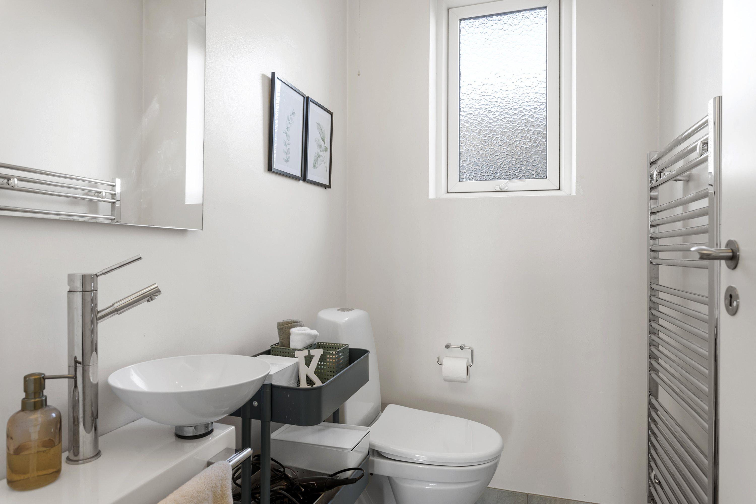 Fremhævet toilet billede i fuldskærmstilstand. Billede af Tronderupvej 15, Kilden, 9900 Frederikshavn