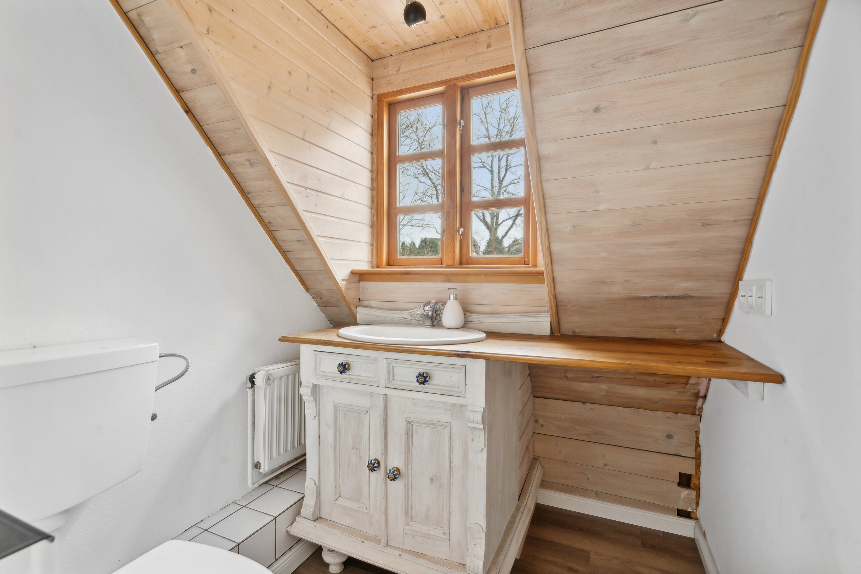 Fremhævet toilet billede i fuldskærmstilstand. Billede af Oksevej 30, 6330 Padborg