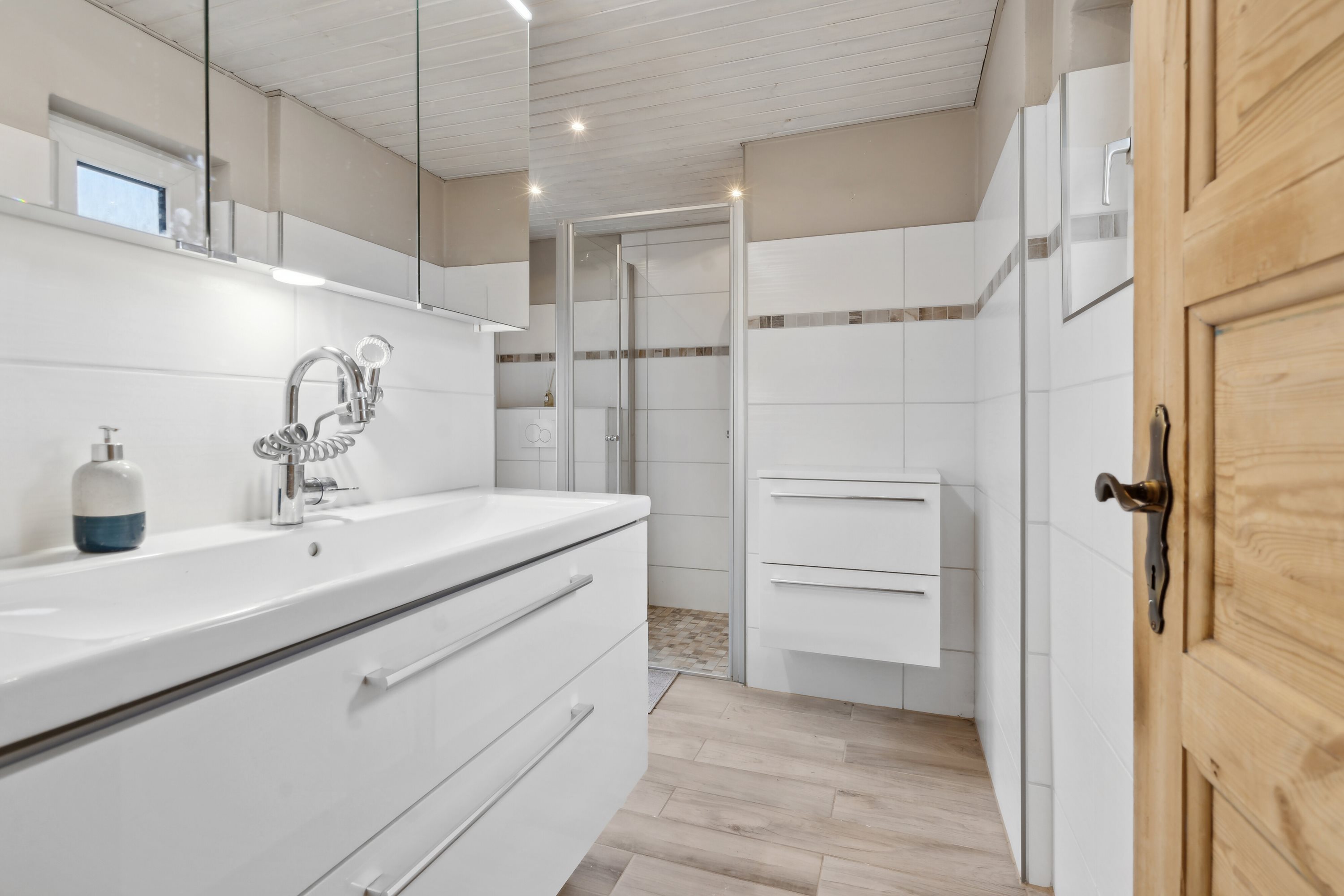 Fremhævet badeværelse billede i fuldskærmstilstand. Billede af Oksevej 30, 6330 Padborg