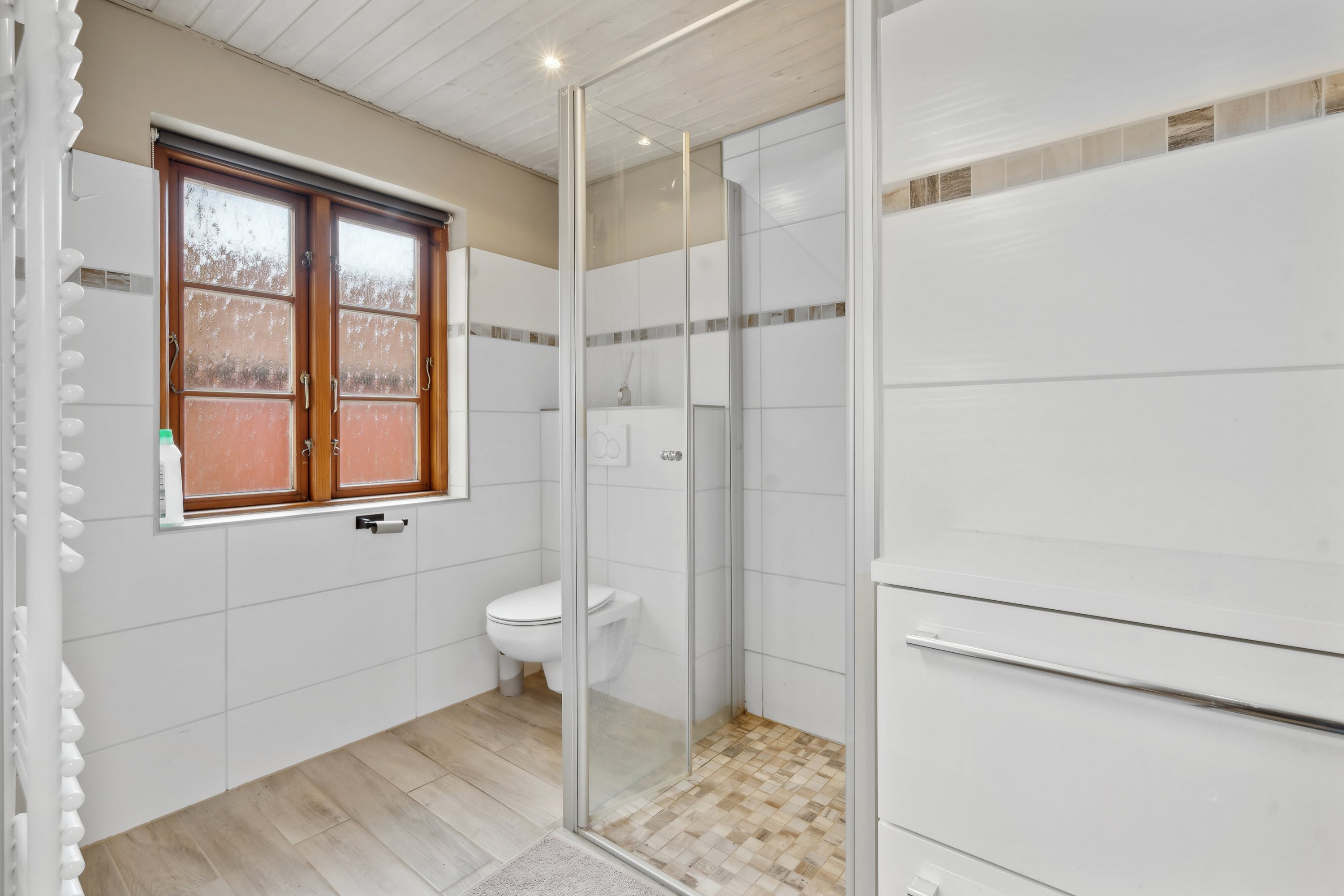 Fremhævet badeværelse billede i fuldskærmstilstand. Billede af Oksevej 30, 6330 Padborg