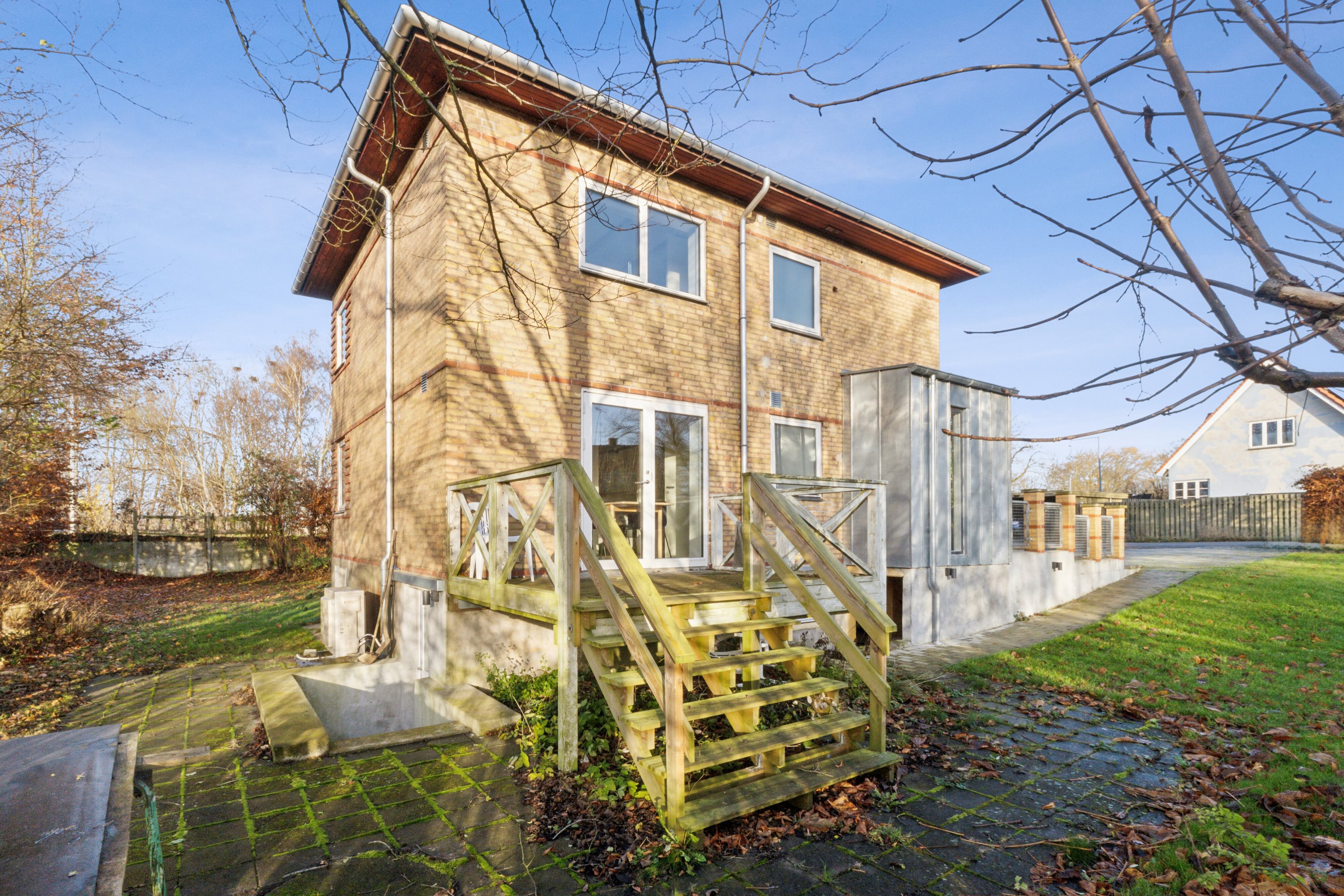 Fremhævet set fra haven billede i fuldskærmstilstand. Billede af Lykkesholmvej 11B, Osted, 4320 Lejre