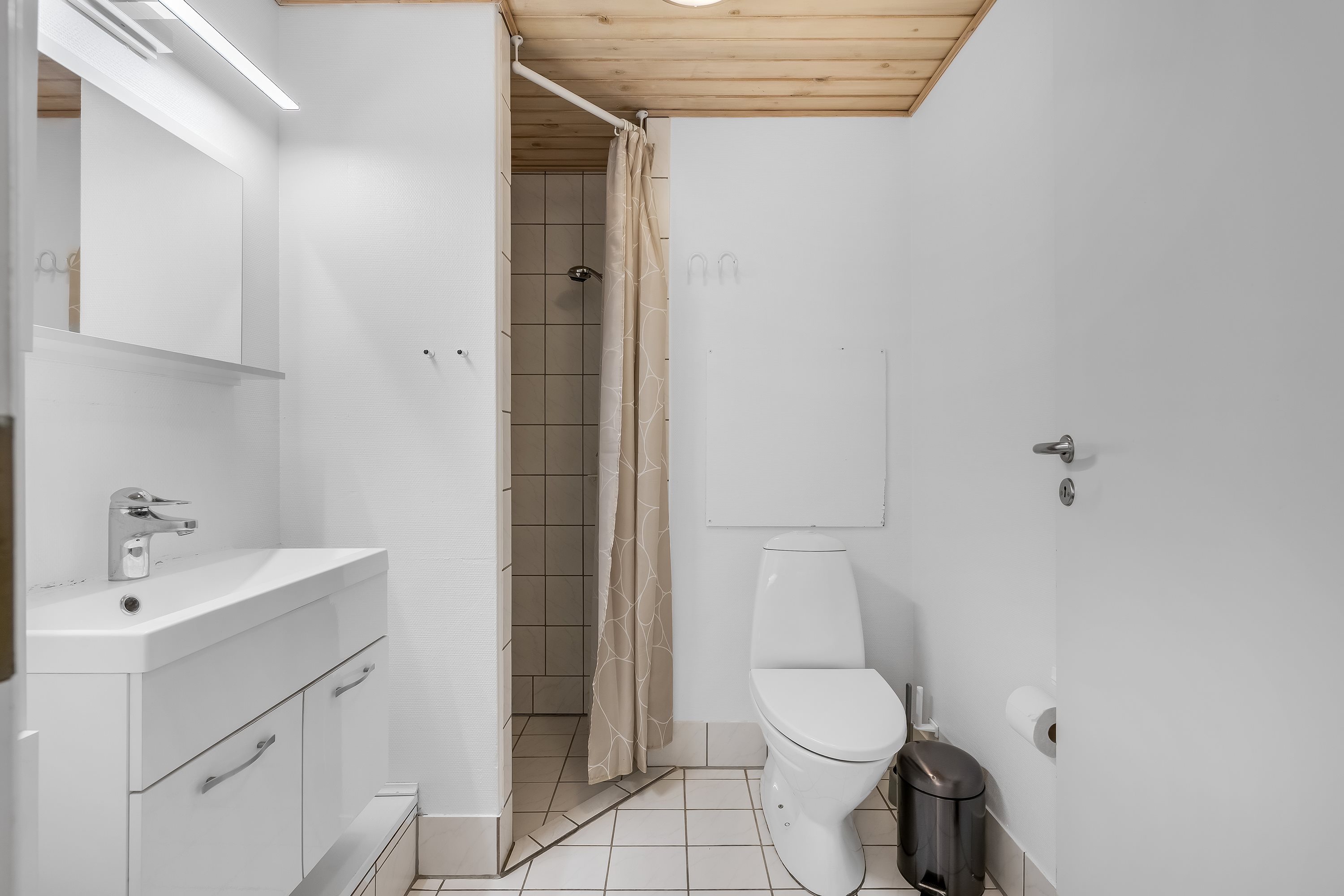 Fremhævet badeværelse billede i fuldskærmstilstand. Billede af Golfvejen 2A, 1. 320., Fanø Bad, 6720 Fanø