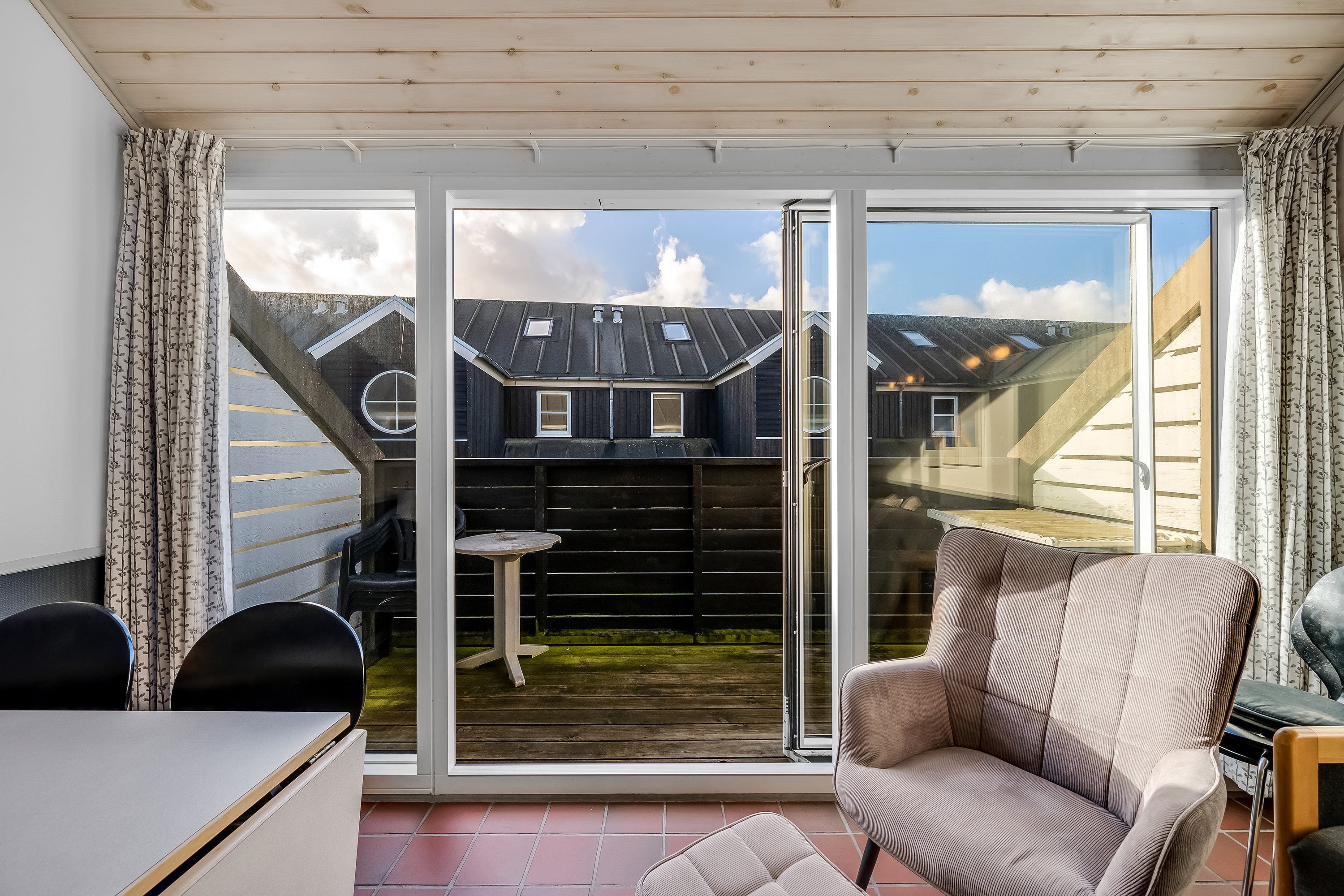 Fremhævet terrasse billede i fuldskærmstilstand. Billede af Golfvejen 2A, 1. 320., Fanø Bad, 6720 Fanø