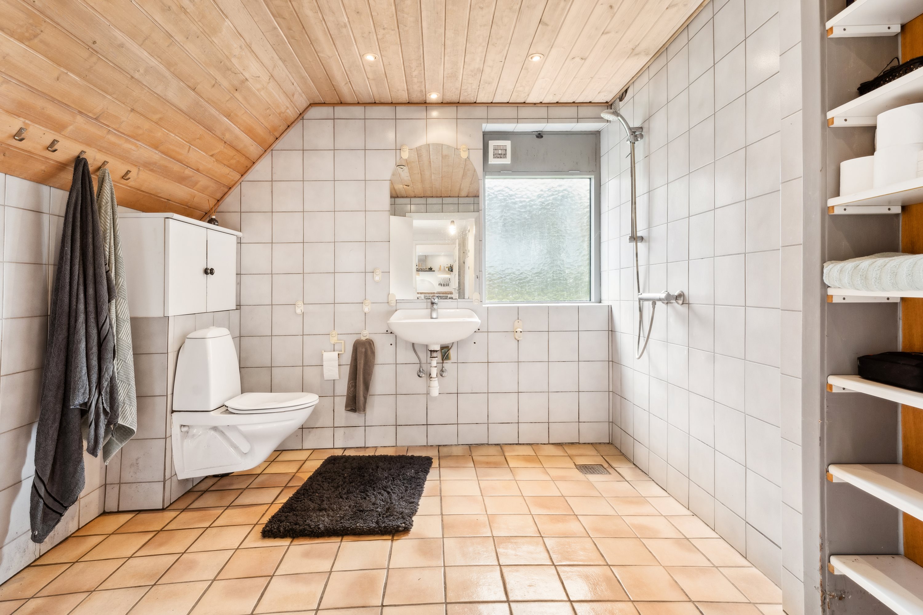 Fremhævet gang billede i fuldskærmstilstand. Billede af Skolevangen 8, 8860 Ulstrup