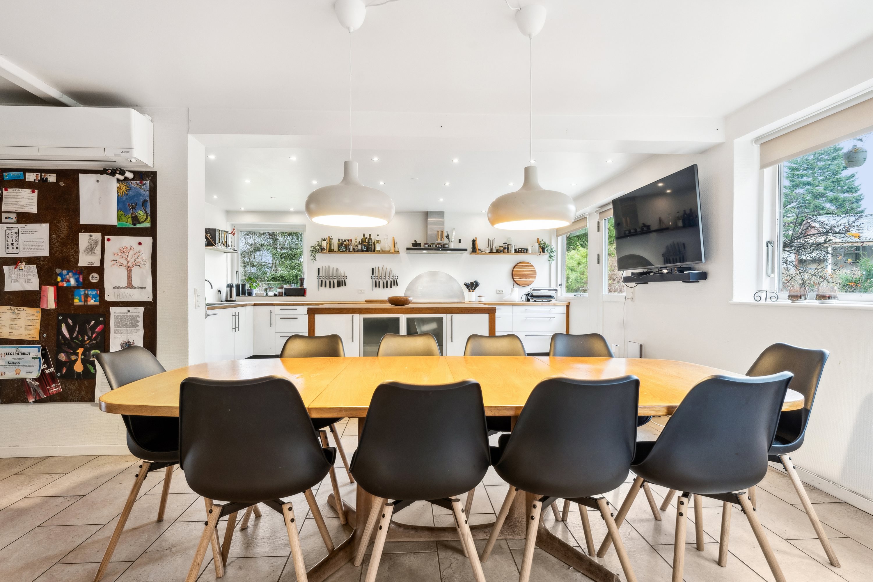 Fremhævet stue billede i fuldskærmstilstand. Billede af Skolevangen 8, 8860 Ulstrup