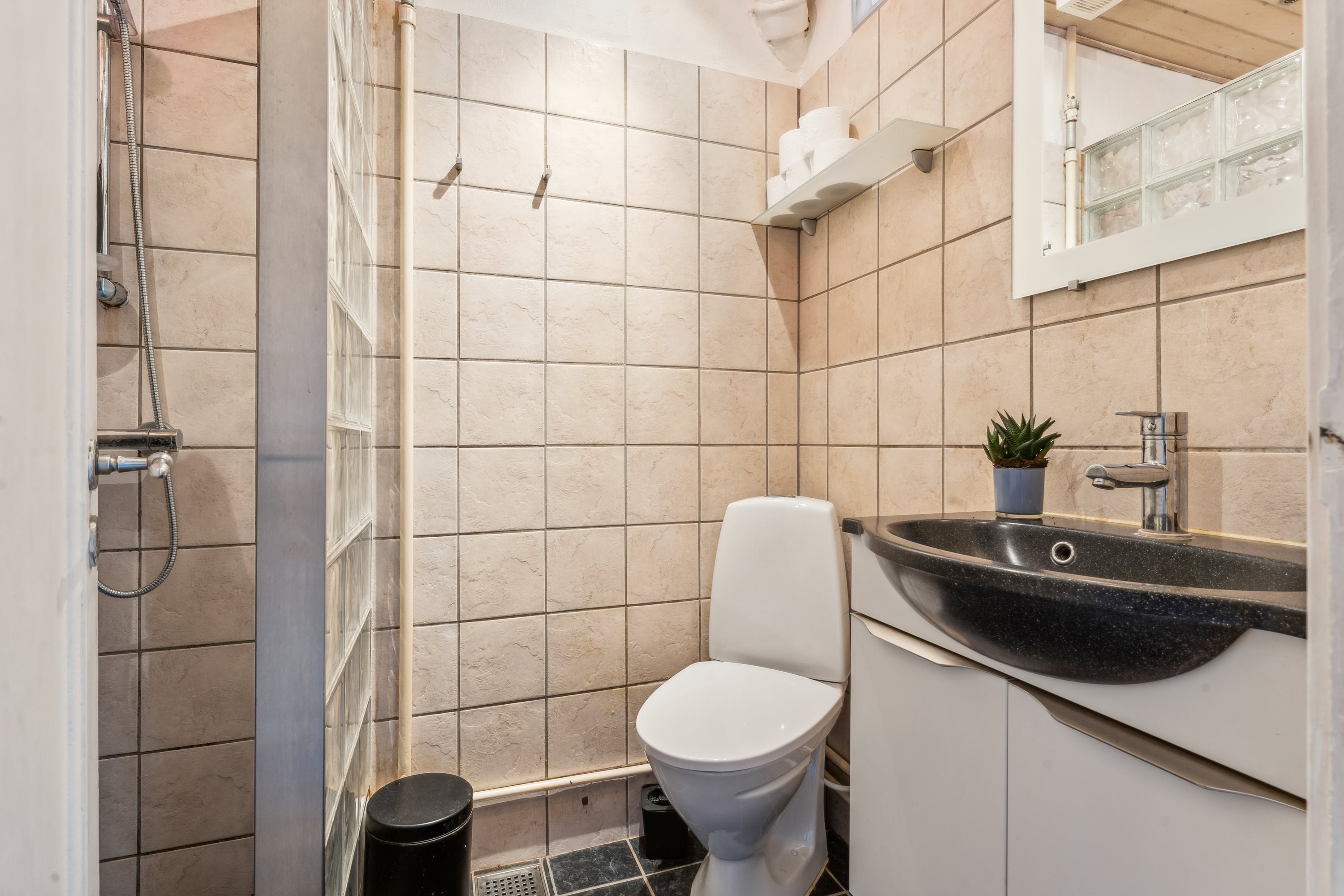 Fremhævet badeværelse billede i fuldskærmstilstand. Billede af Steen Blichers Gade 1A, 3. tv., 8900 Randers C