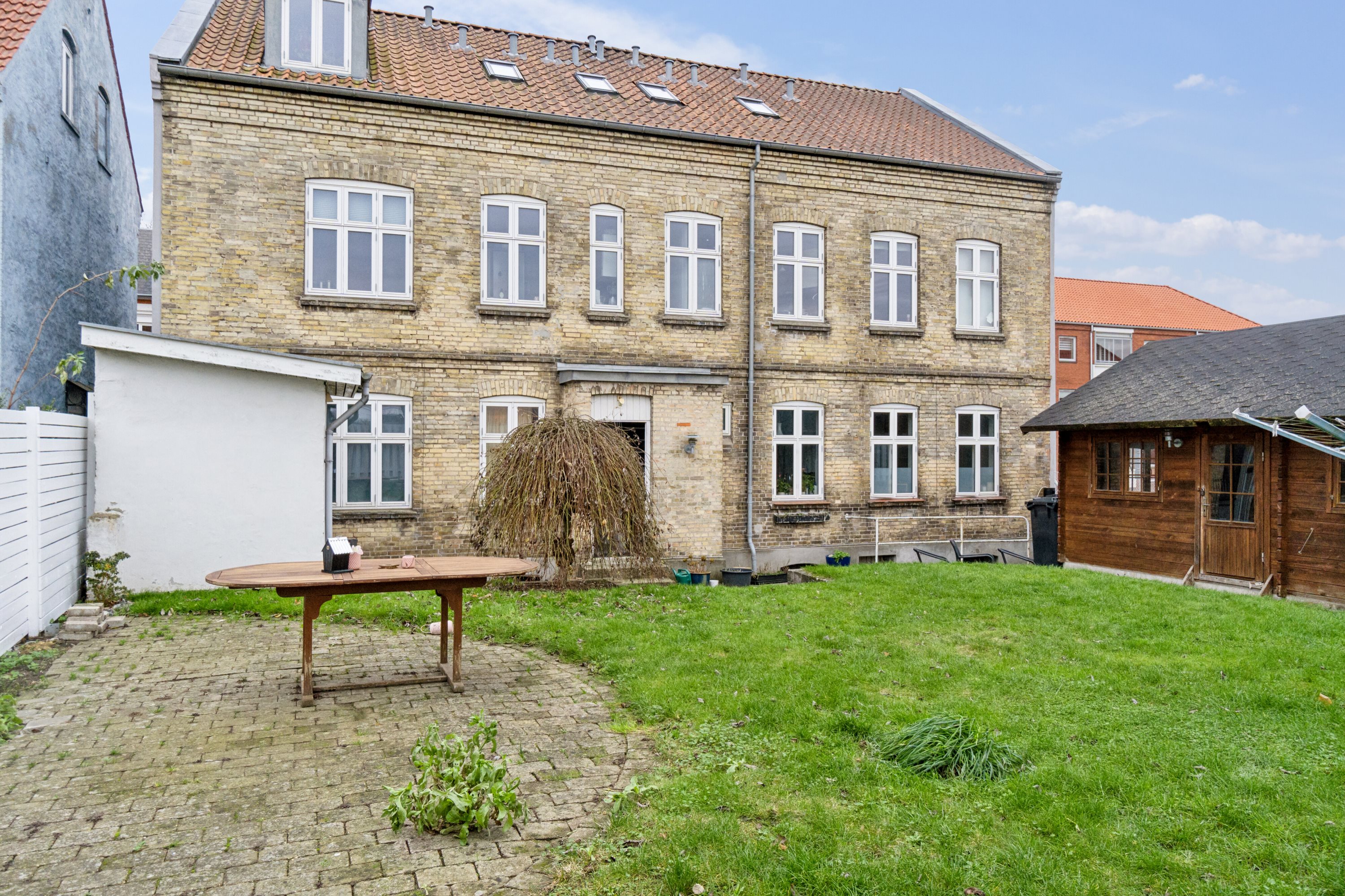 Fremhævet set fra haven billede i fuldskærmstilstand. Billede af Sdr.Stationsvej 22, st.. th., 4200 Slagelse