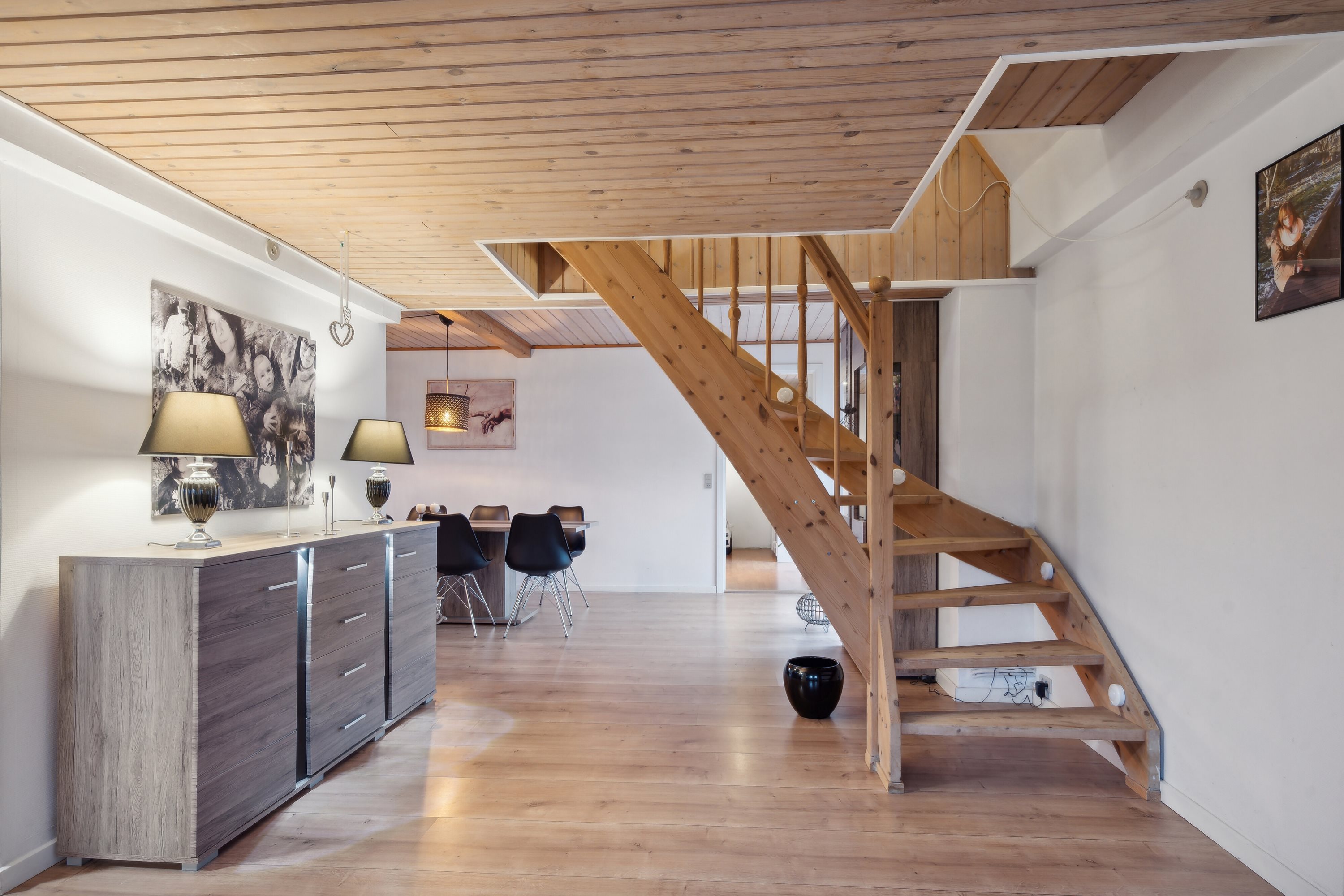 Fremhævet trappe billede i fuldskærmstilstand. Billede af Assensvej 133, Nybølle, 5750 Ringe