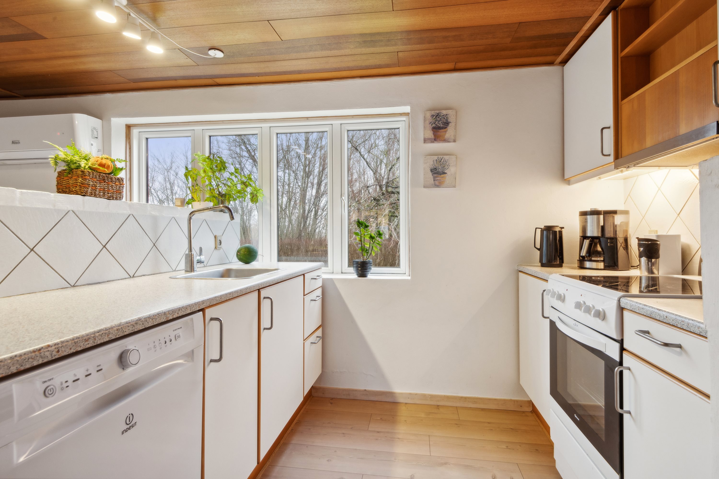 Fremhævet køkken billede i fuldskærmstilstand. Billede af Grydstedvej 55A, Tyrrestrup, 9240 Nibe