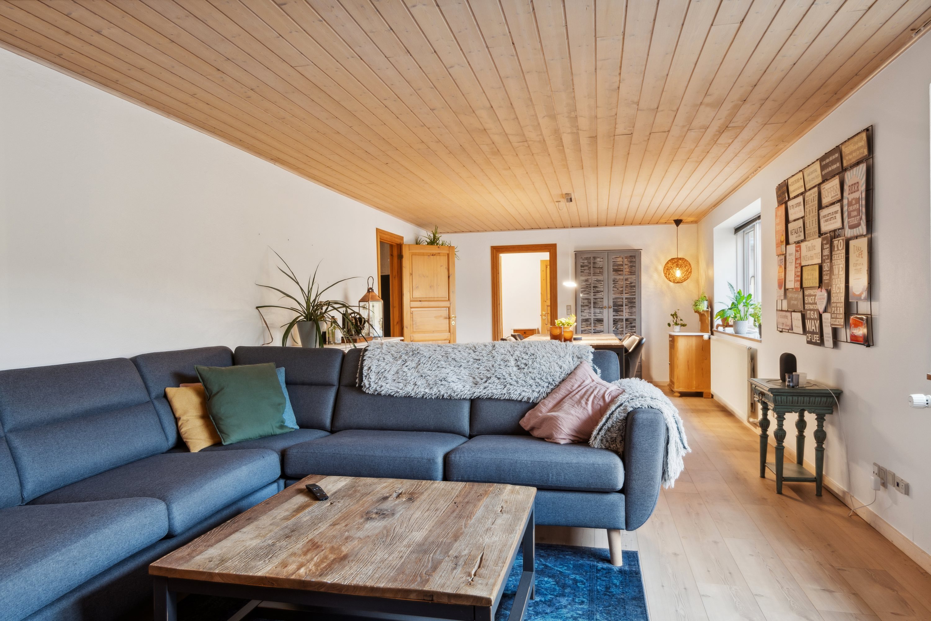 Fremhævet stue billede i fuldskærmstilstand. Billede af Grydstedvej 55A, Tyrrestrup, 9240 Nibe